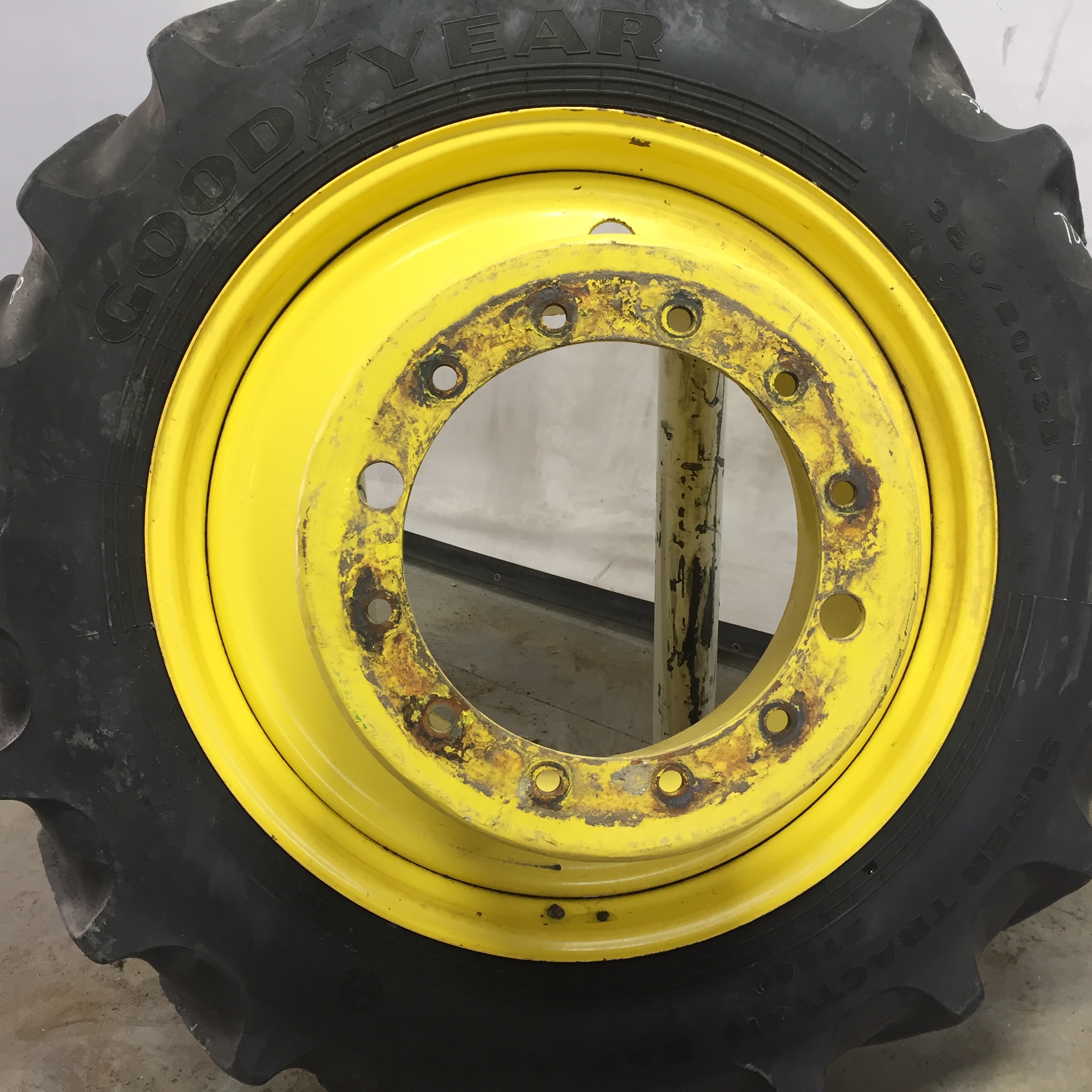 38''D x 12''W FWA Direct Bolt Dual Wheel WT007425