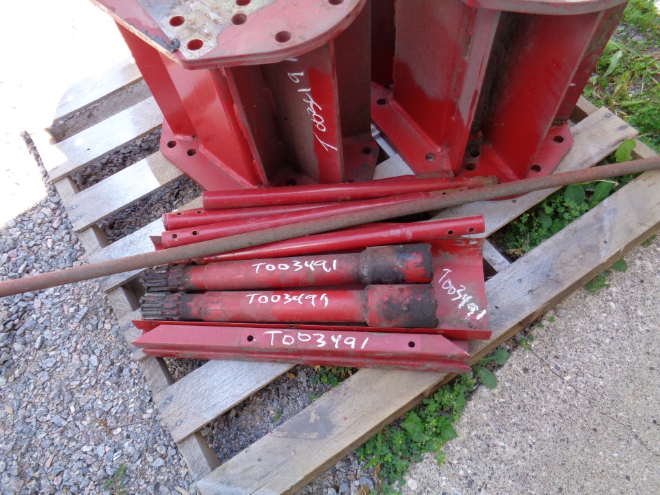 Combine Frame Extension, w/Shafts, Hdw & Truss Rod, Includes Ladder Ext. Combine Frame Extension T003491