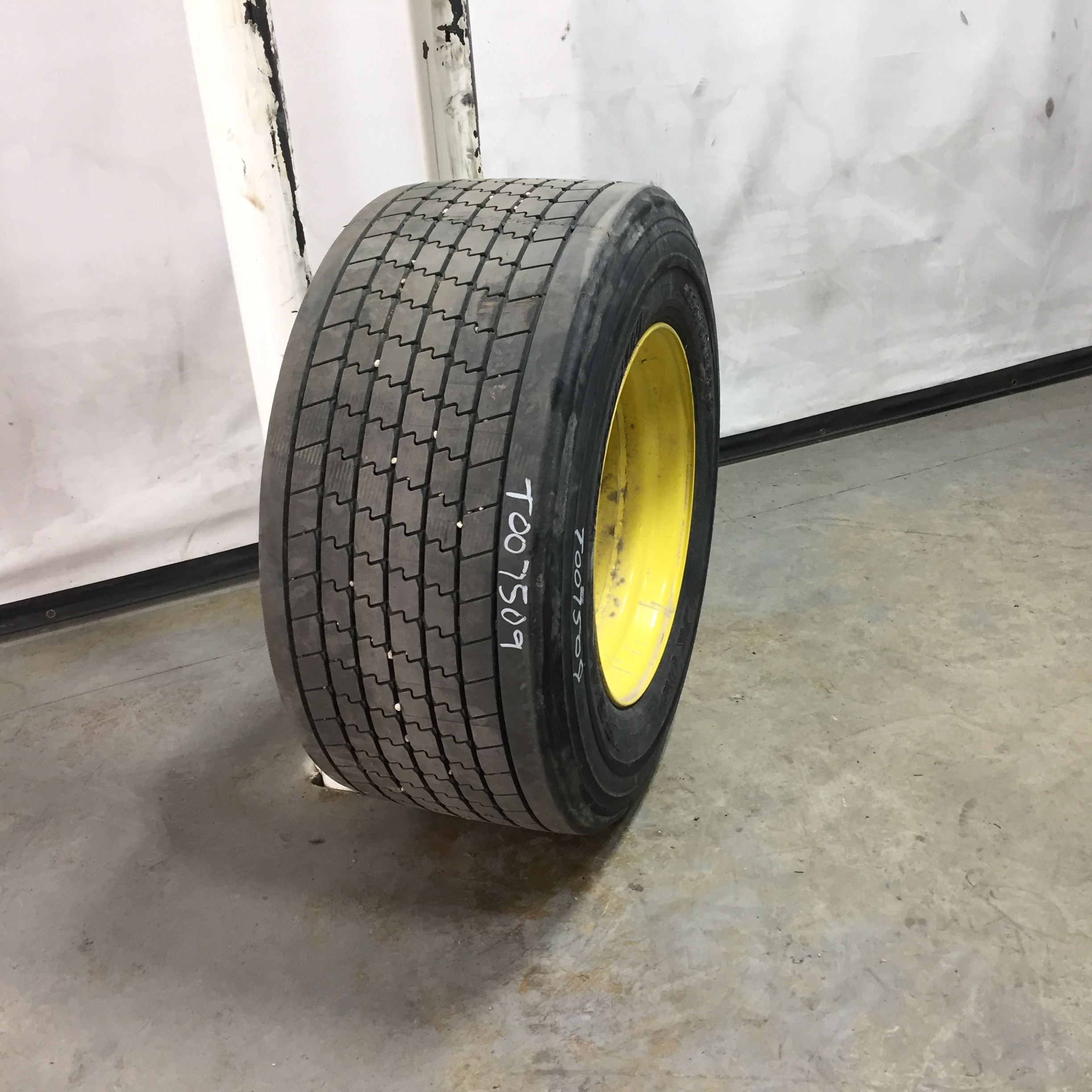 445/55R22.5 Miscellaneous Medium Truck Tire-Wheel Assembly T007509