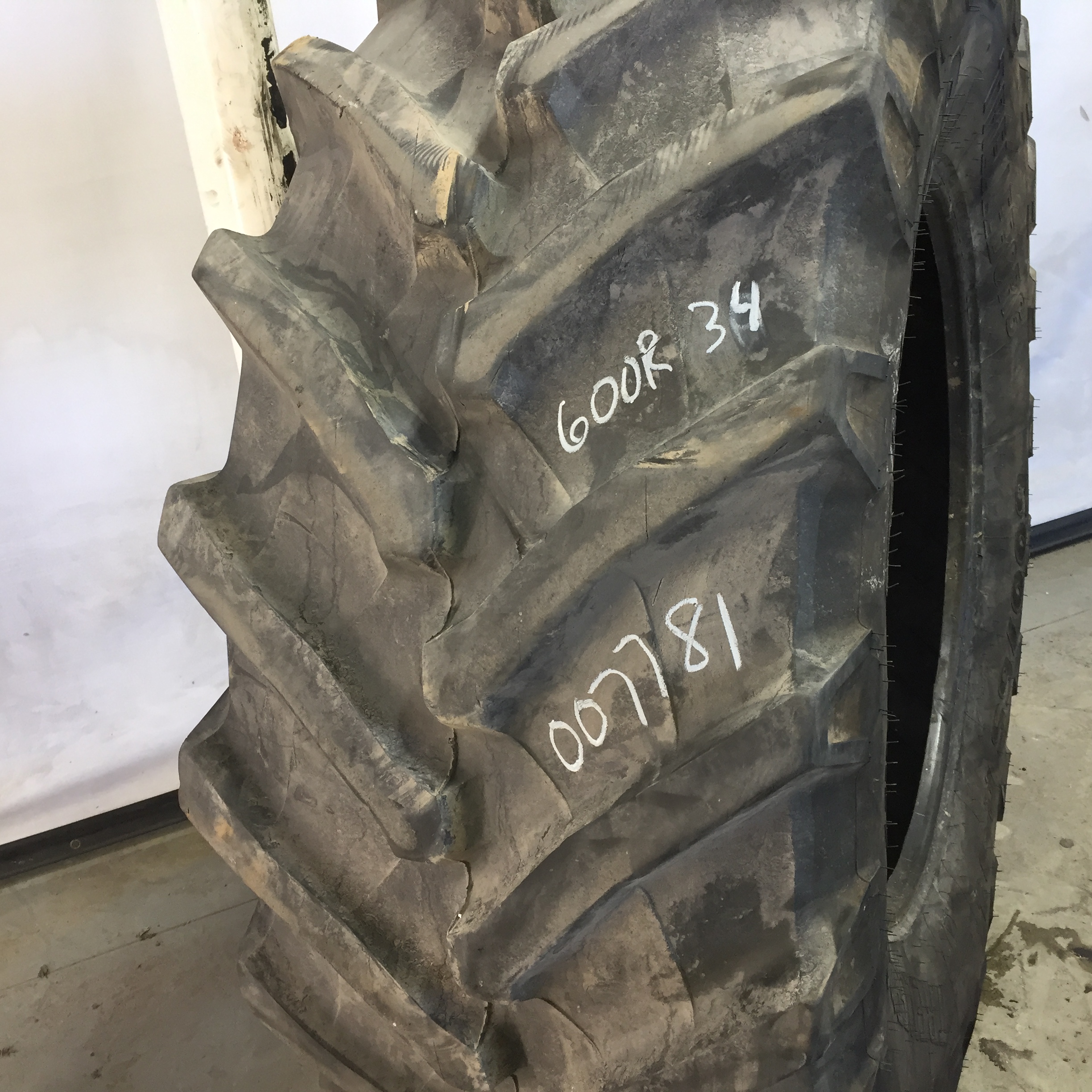 600/65R34 Trelleborg TM800 R-1W Tire 007781