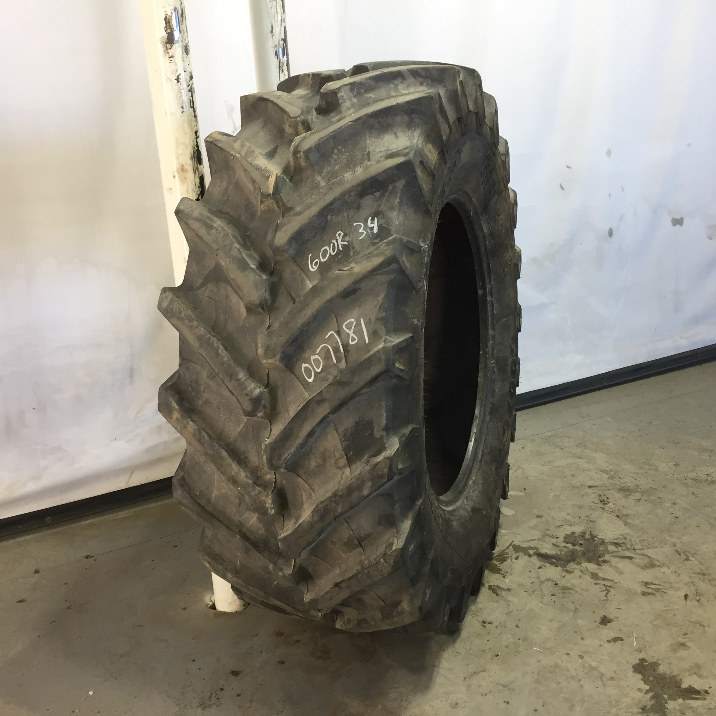 600/65R34 Trelleborg TM800 R-1W Tire 007781