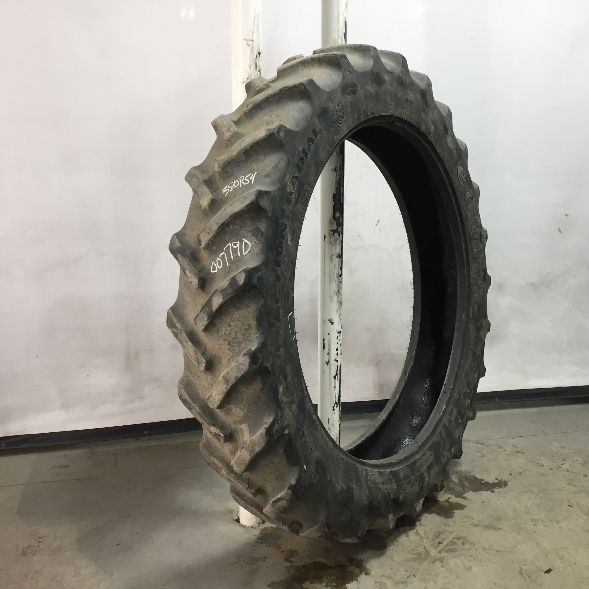 380/90R54 Goodyear Farm DT800 Super Traction R-1W Tire 007790