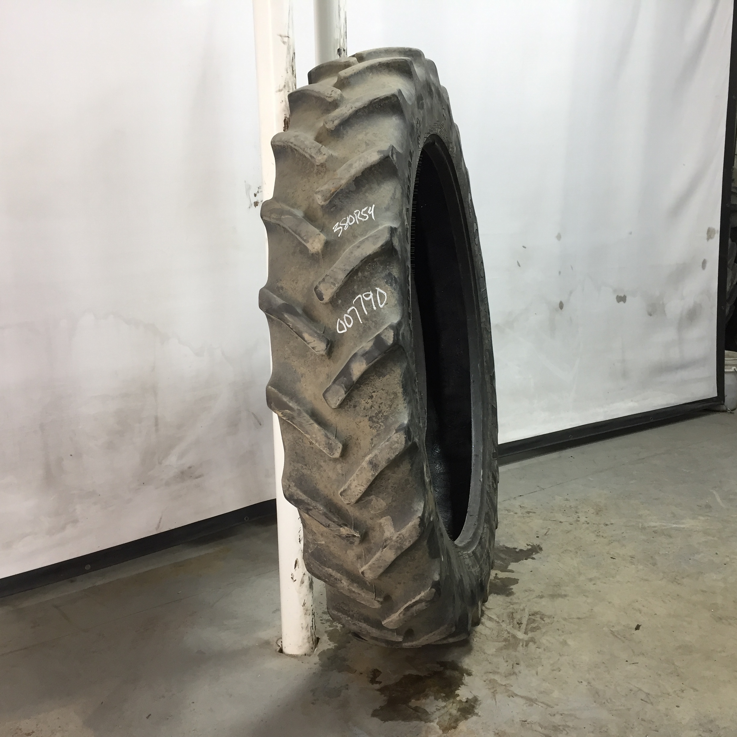 380/90R54 Goodyear Farm DT800 Super Traction R-1W Tire 007790