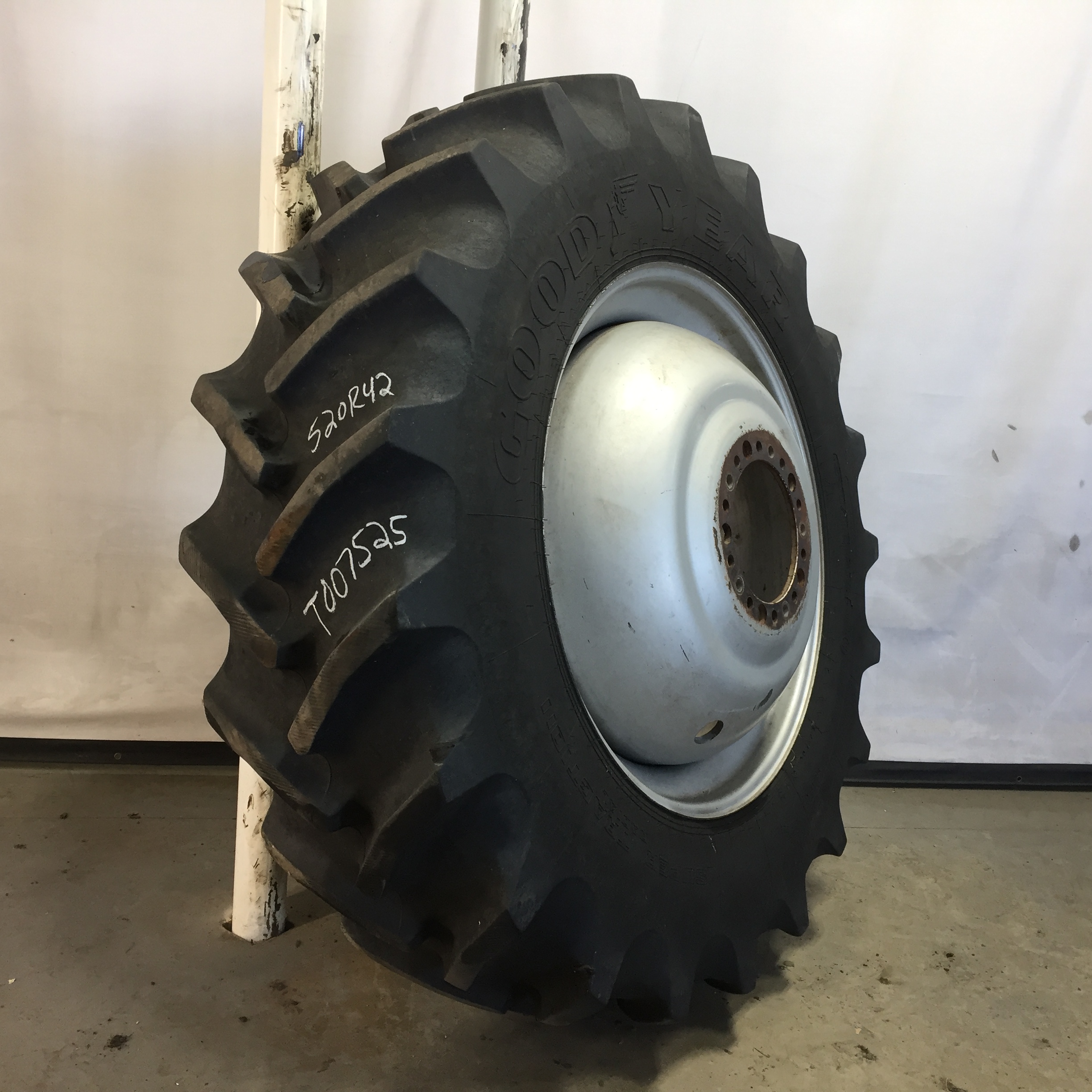 520/85R42 Goodyear Farm Super Traction Radial R-1W Tire RT007525