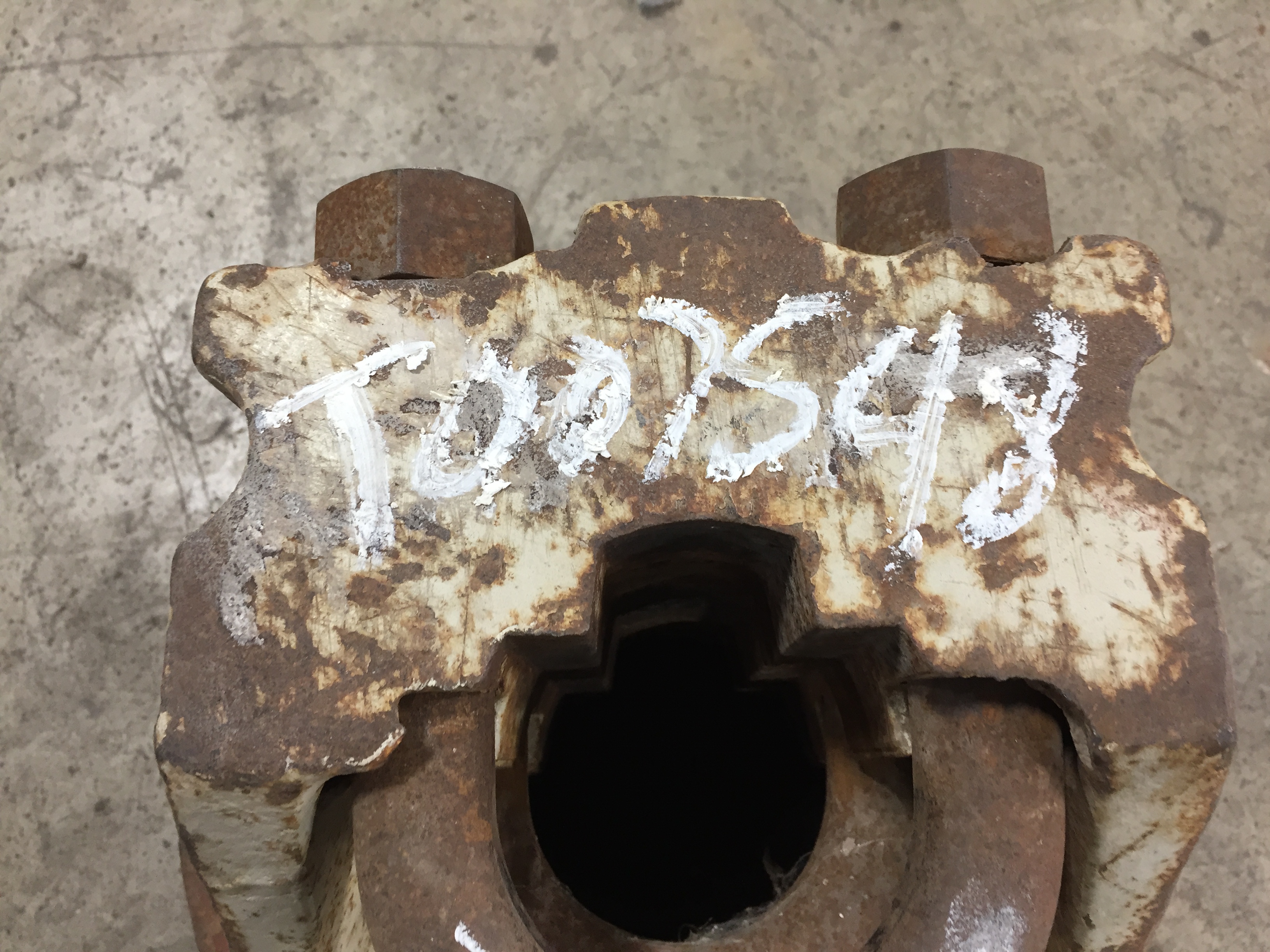 9 Bolt 2 U-Bolt Style Dual Hub T007548