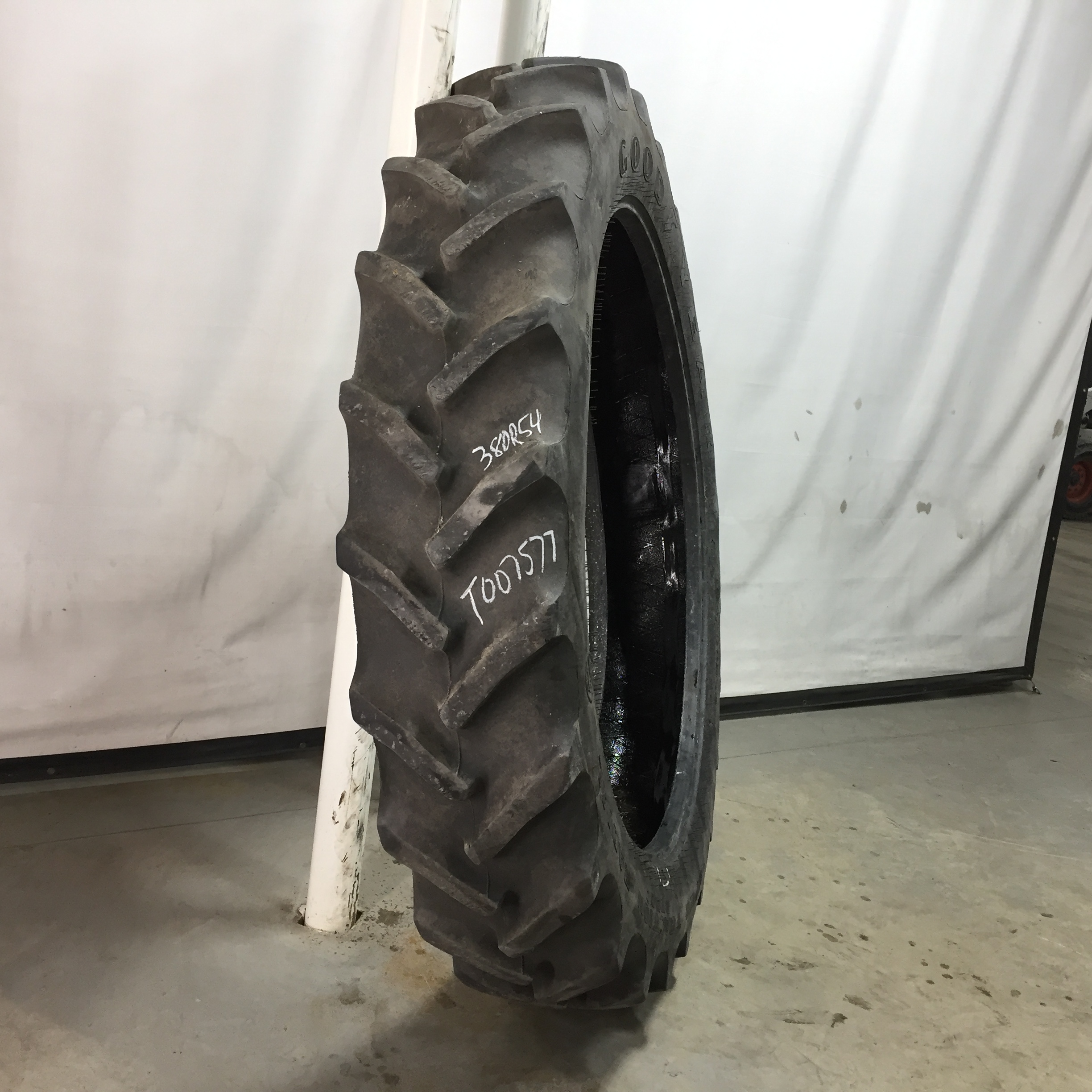 380/90R54 Goodyear Farm DT800 Super Traction R-1W Tire T007577