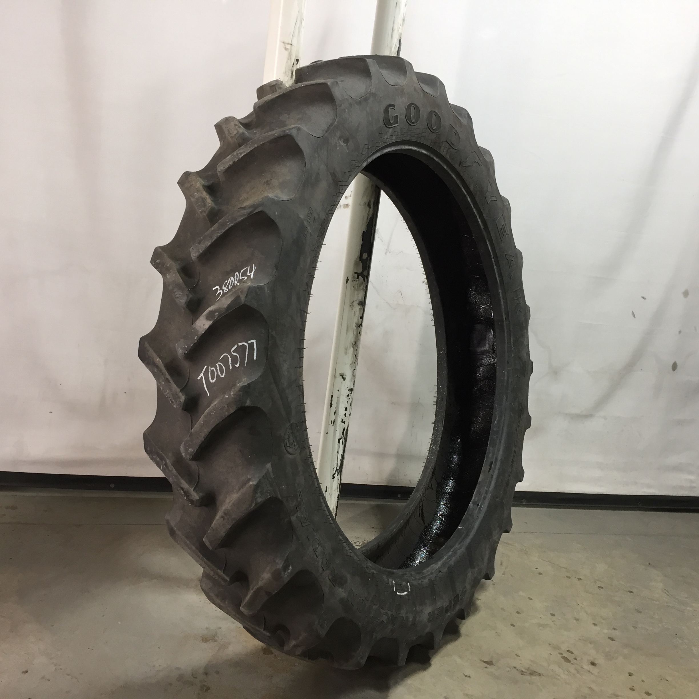 380/90R54 Goodyear Farm DT800 Super Traction R-1W Tire T007577
