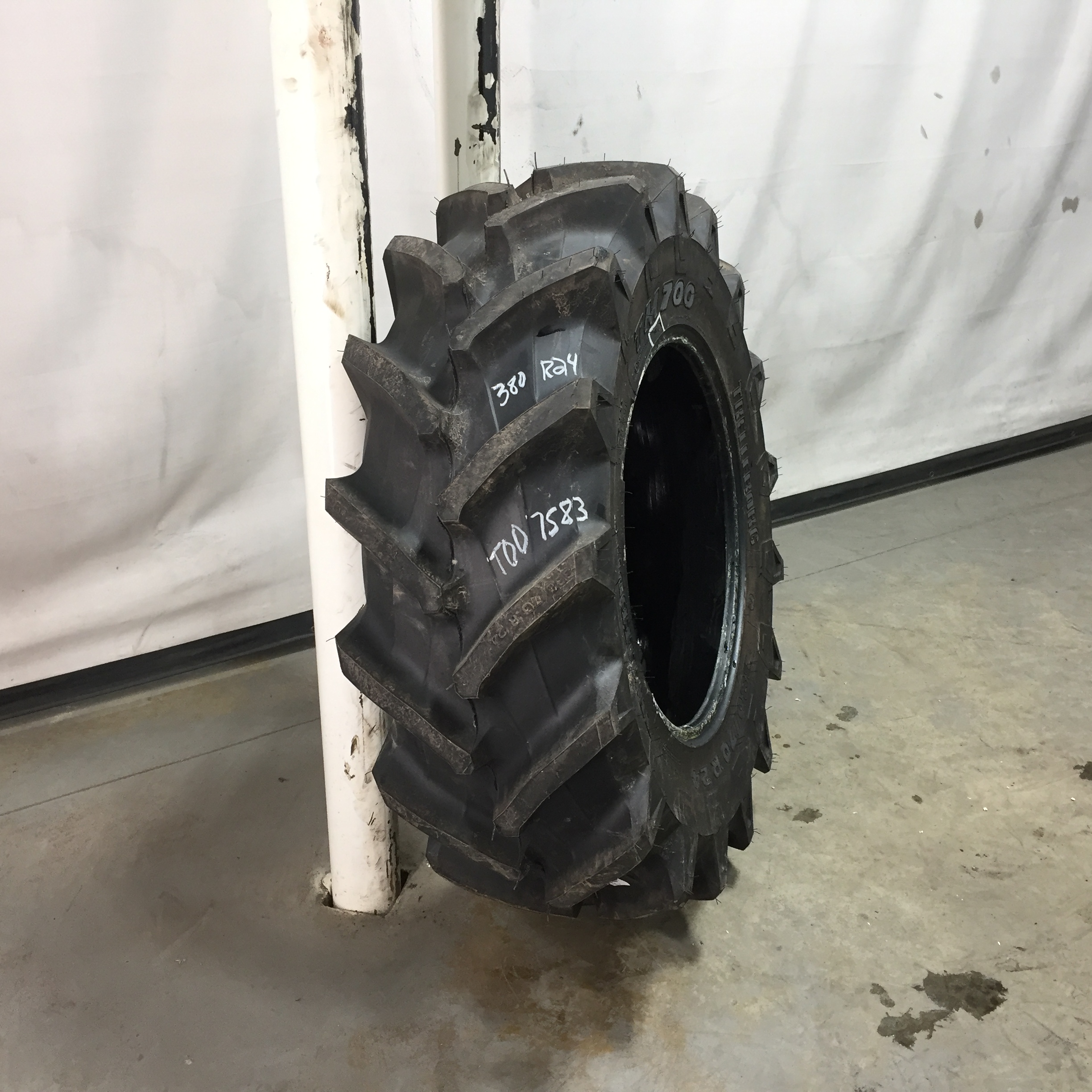 380/70R24 Trelleborg TM700 R-1W Tire T007583