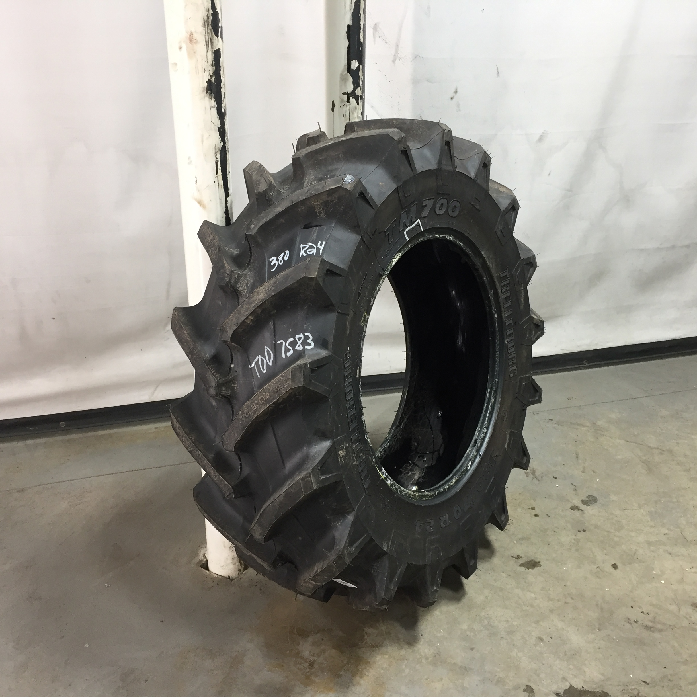 380/70R24 Trelleborg TM700 R-1W Tire T007583