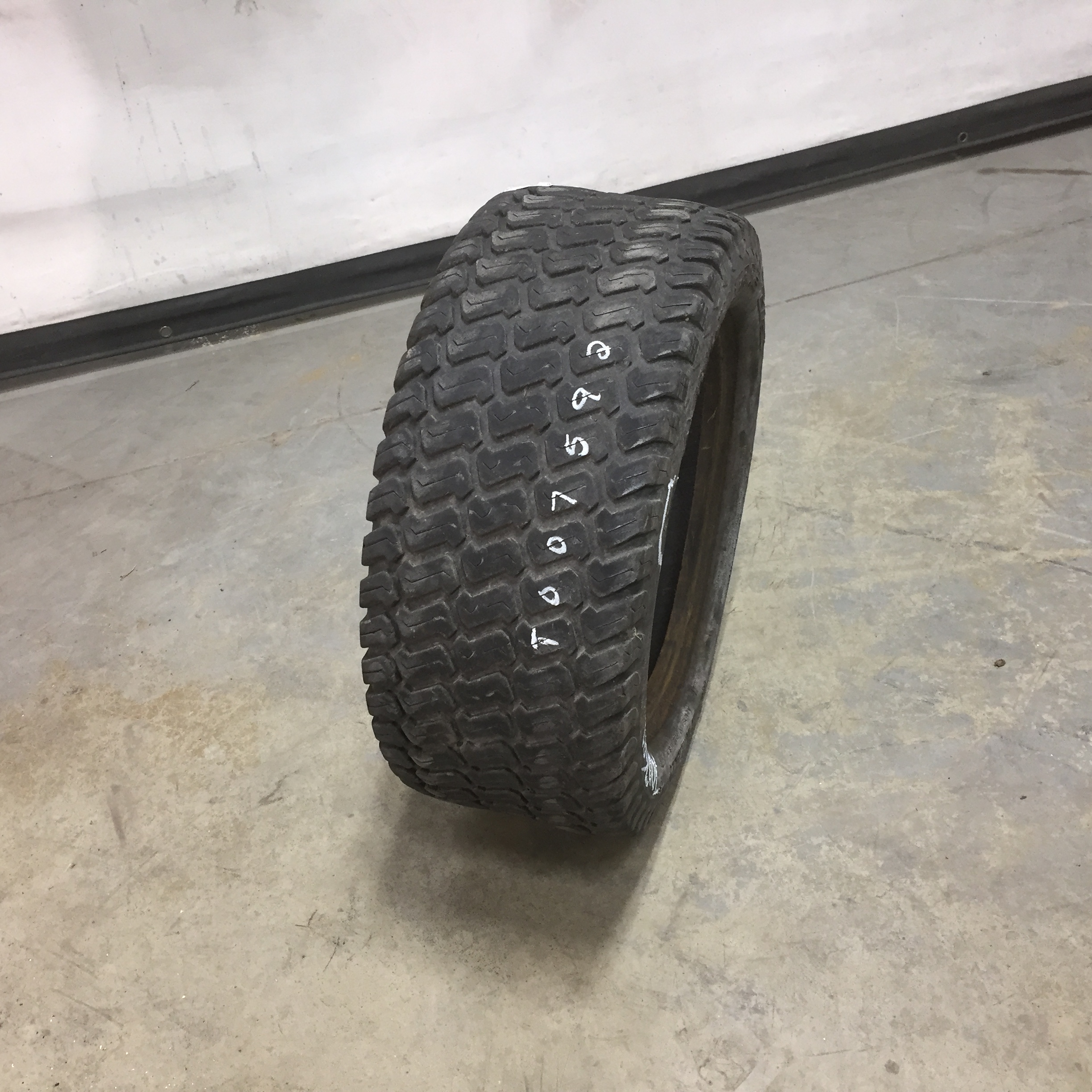 24/8.50-14 Titan Farm Multi Trac C/S HF-1 Tire T007592