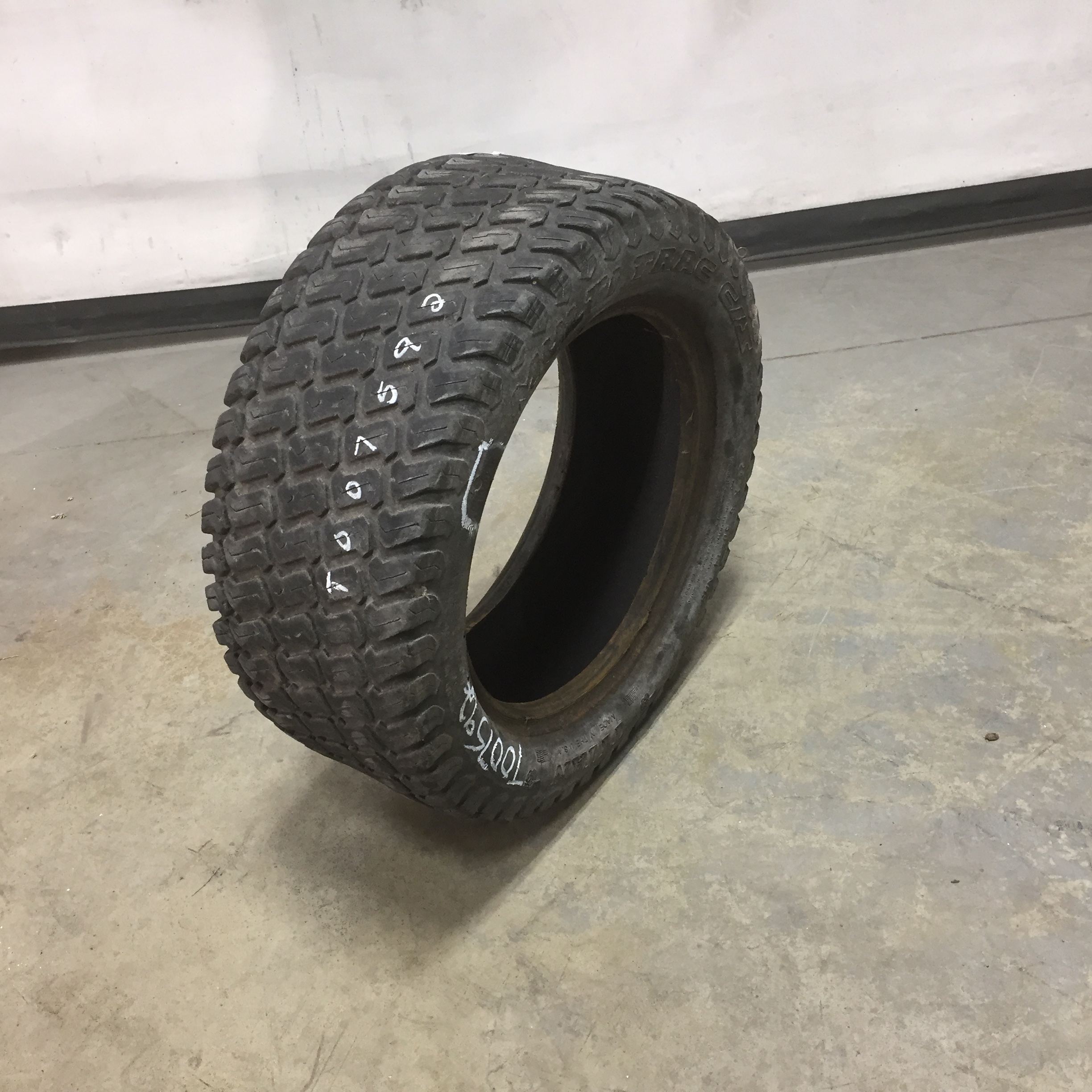 24/8.50-14 Titan Farm Multi Trac C/S HF-1 Tire T007592
