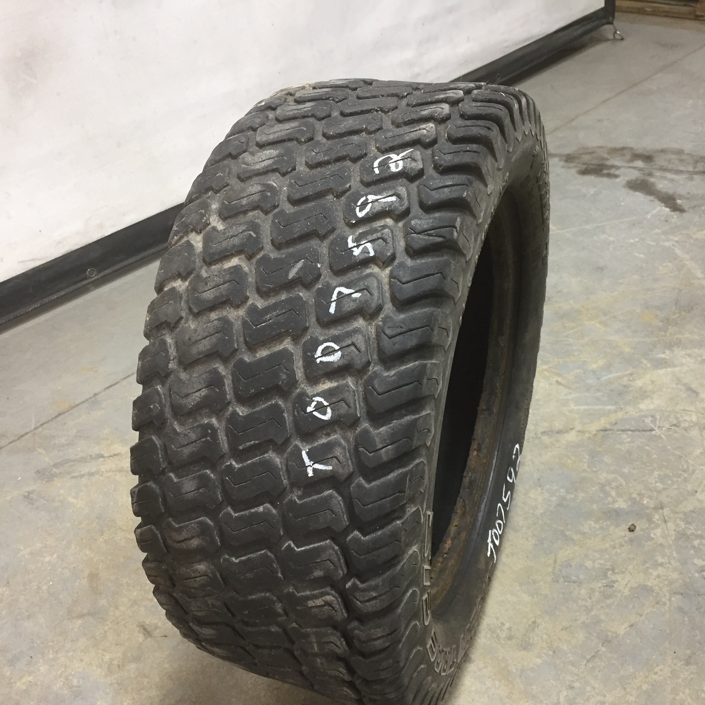 24/8.50-14 Titan Farm Multi Trac C/S HF-1 Tire T007592