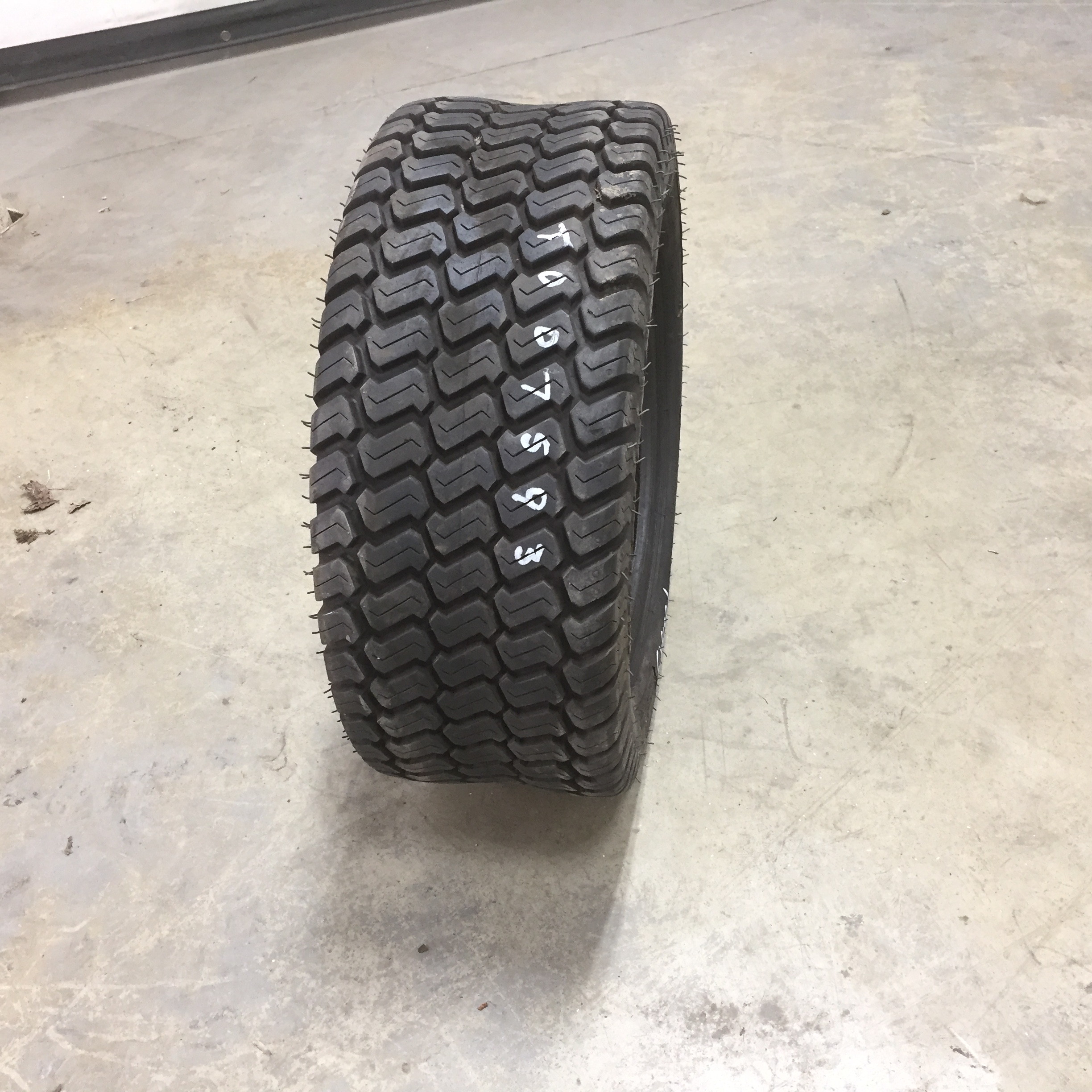 24/8.50-14 Carlisle Multi Trac C/S HF-1 Tire T007593