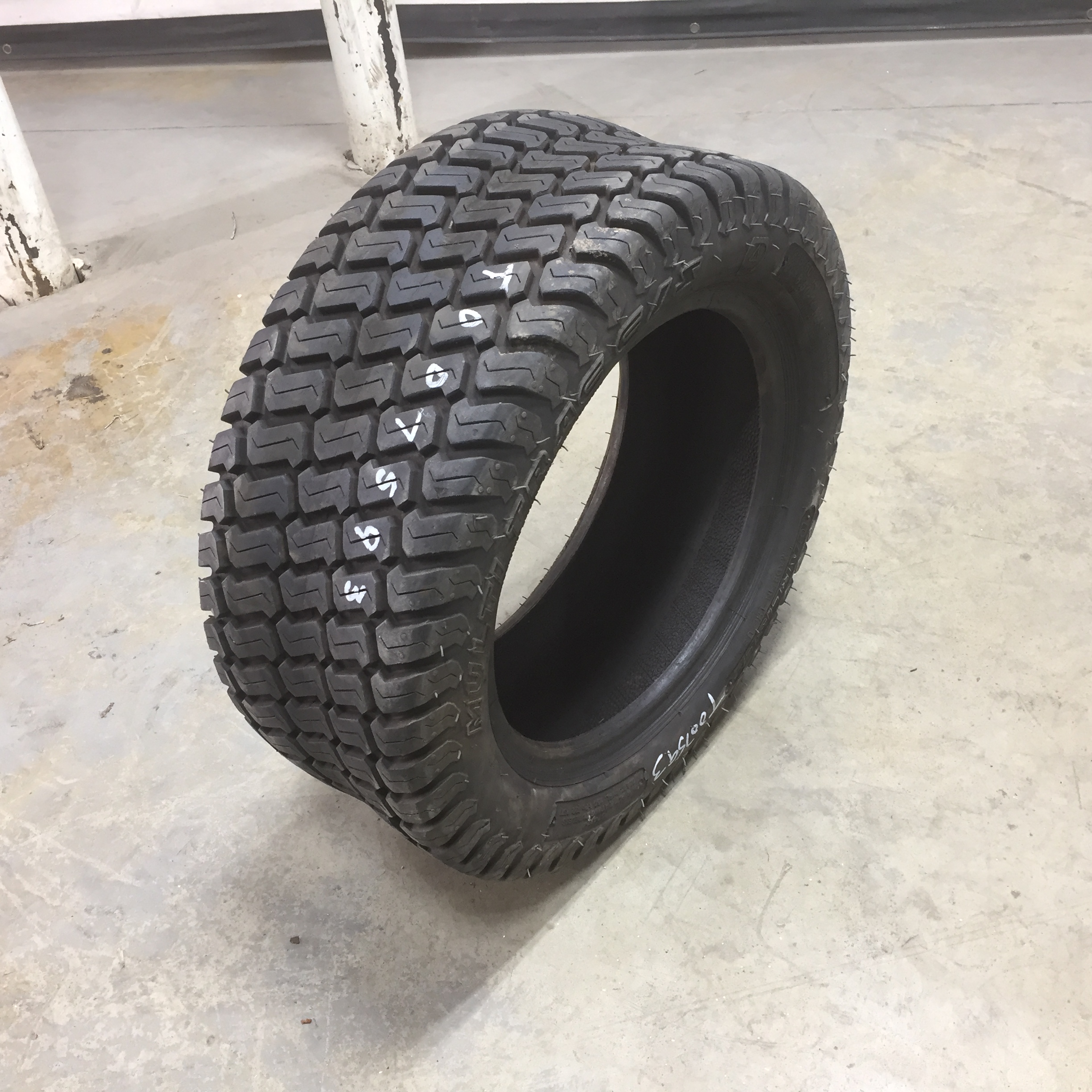 24/8.50-14 Carlisle Multi Trac C/S HF-1 Tire T007593