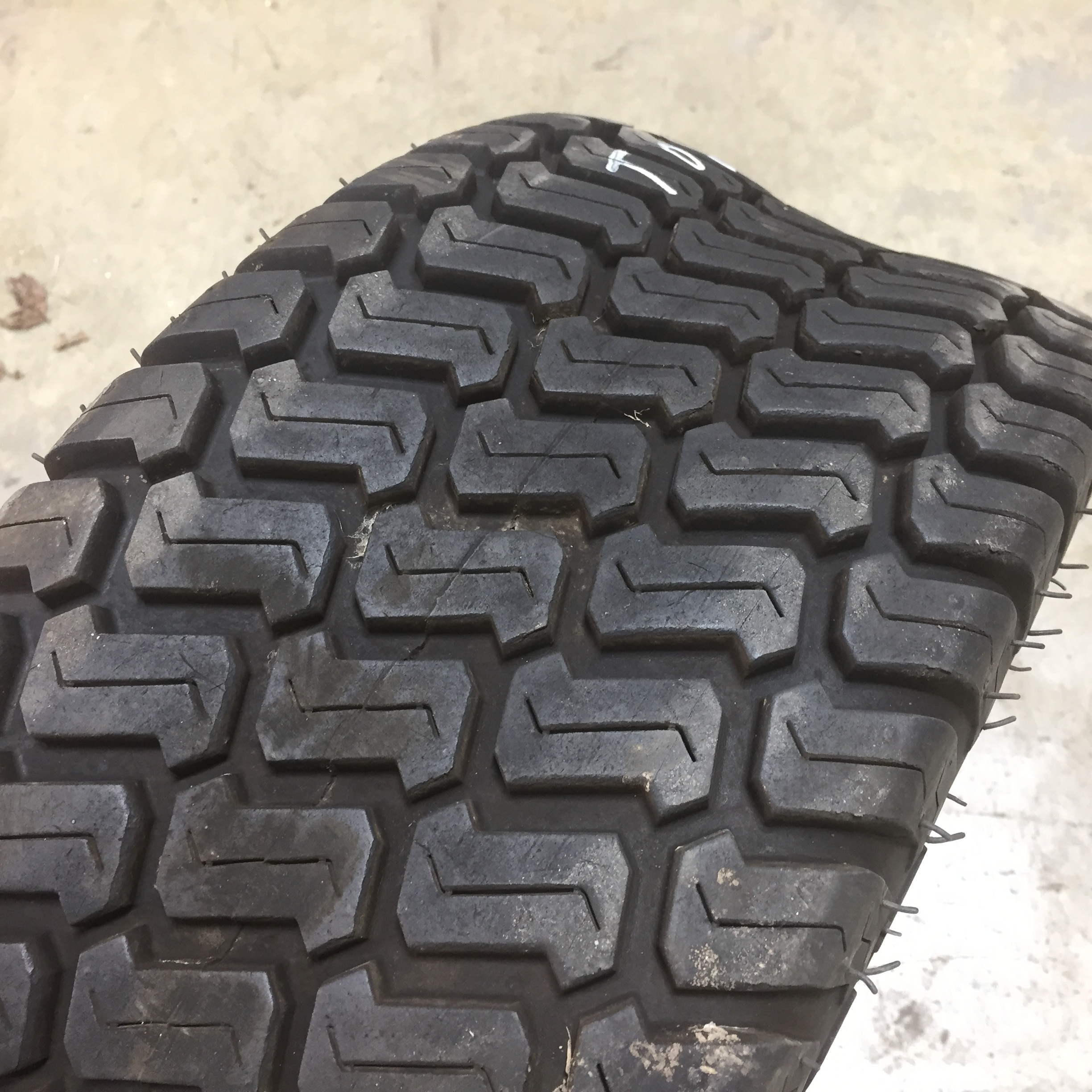 24/8.50-14 Carlisle Multi Trac C/S HF-1 Tire T007593