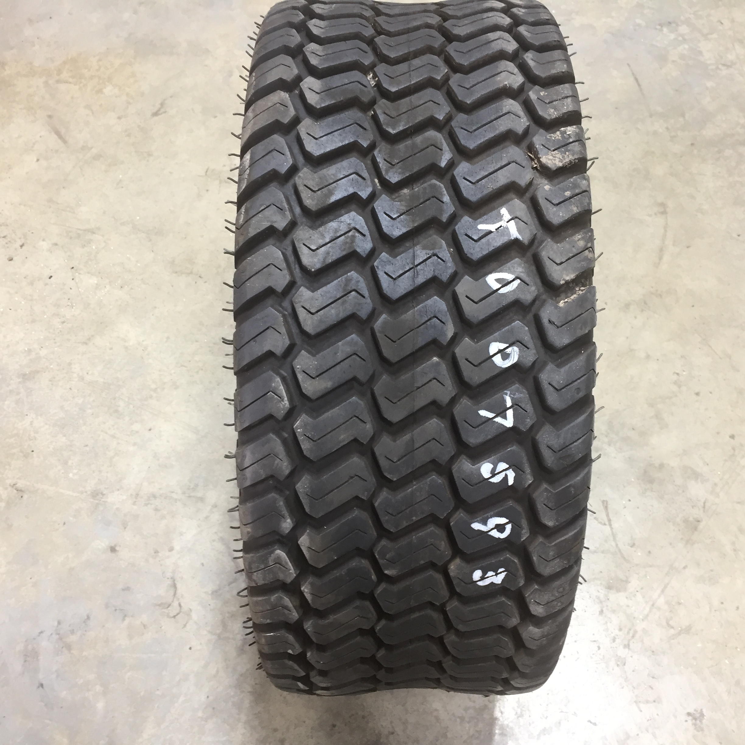 24/8.50-14 Carlisle Multi Trac C/S HF-1 Tire T007593