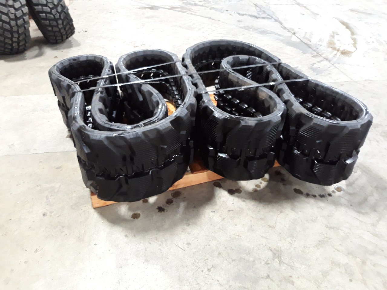 16'' Miscellaneous 400 X 72.5P X 74L Angle Block Lug Track for Rubber Track Machine 6692960-BLEM