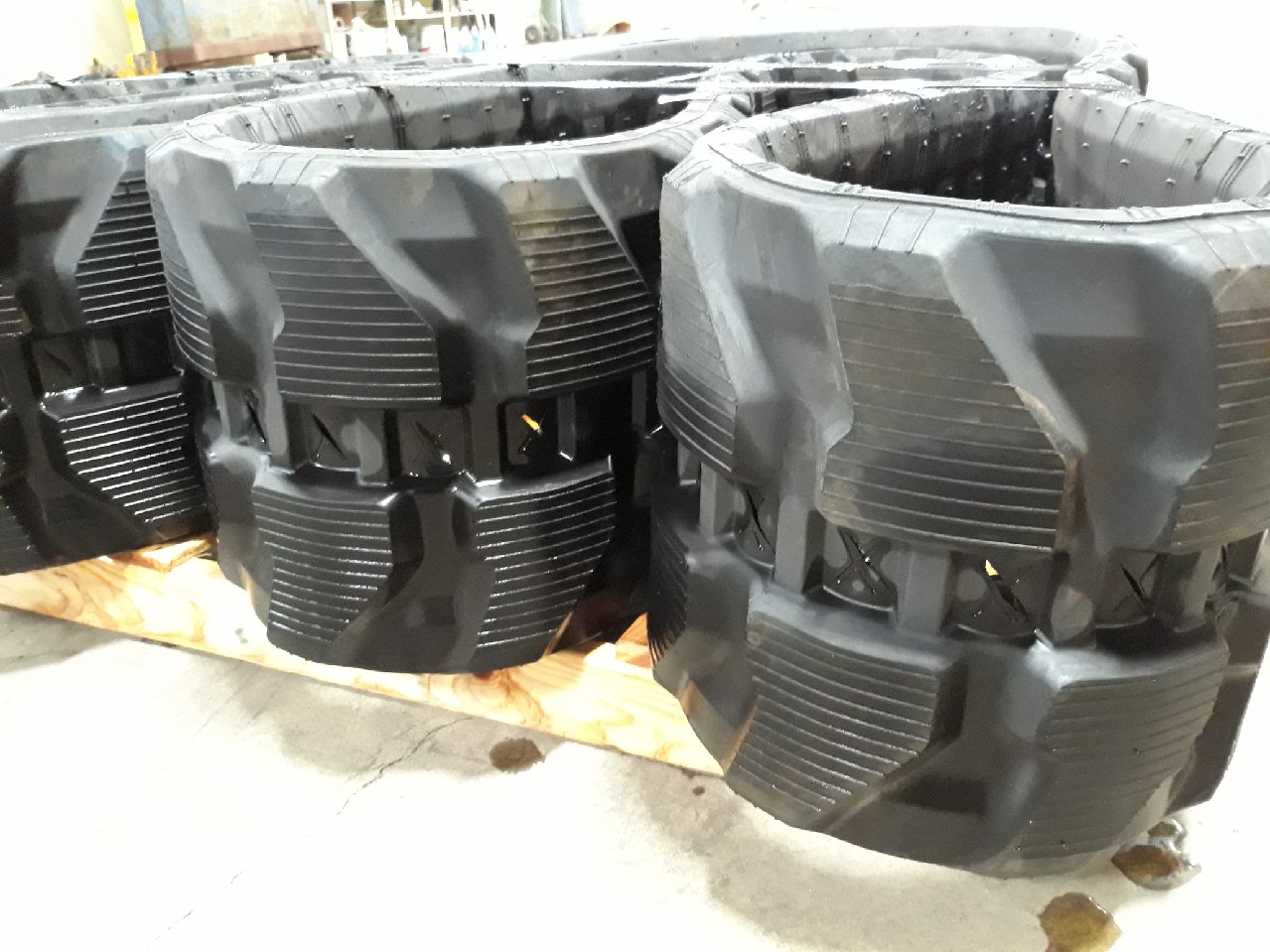 16'' Miscellaneous 400 X 72.5P X 74L Angle Block Lug Track for Rubber Track Machine 6692960-BLEM