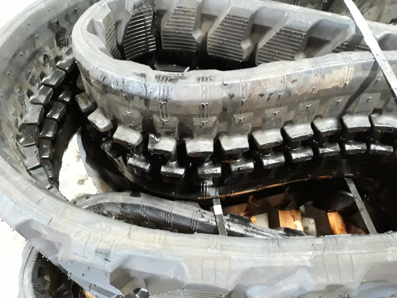 16'' Miscellaneous 400 X 72.5P X 74L Angle Block Lug Track for Rubber Track Machine 6692960-BLEM