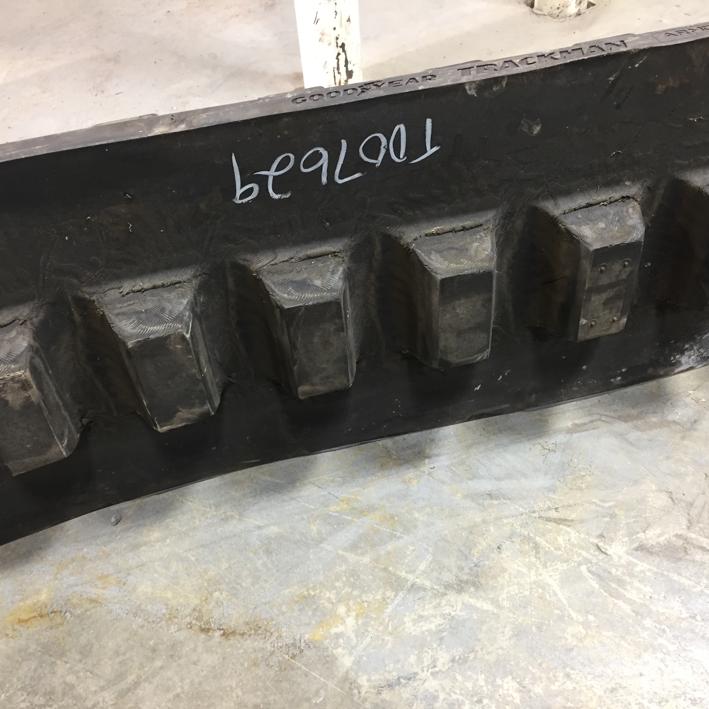 18'' Goodyear Trackman Track for Case IH Rowtrac T007629