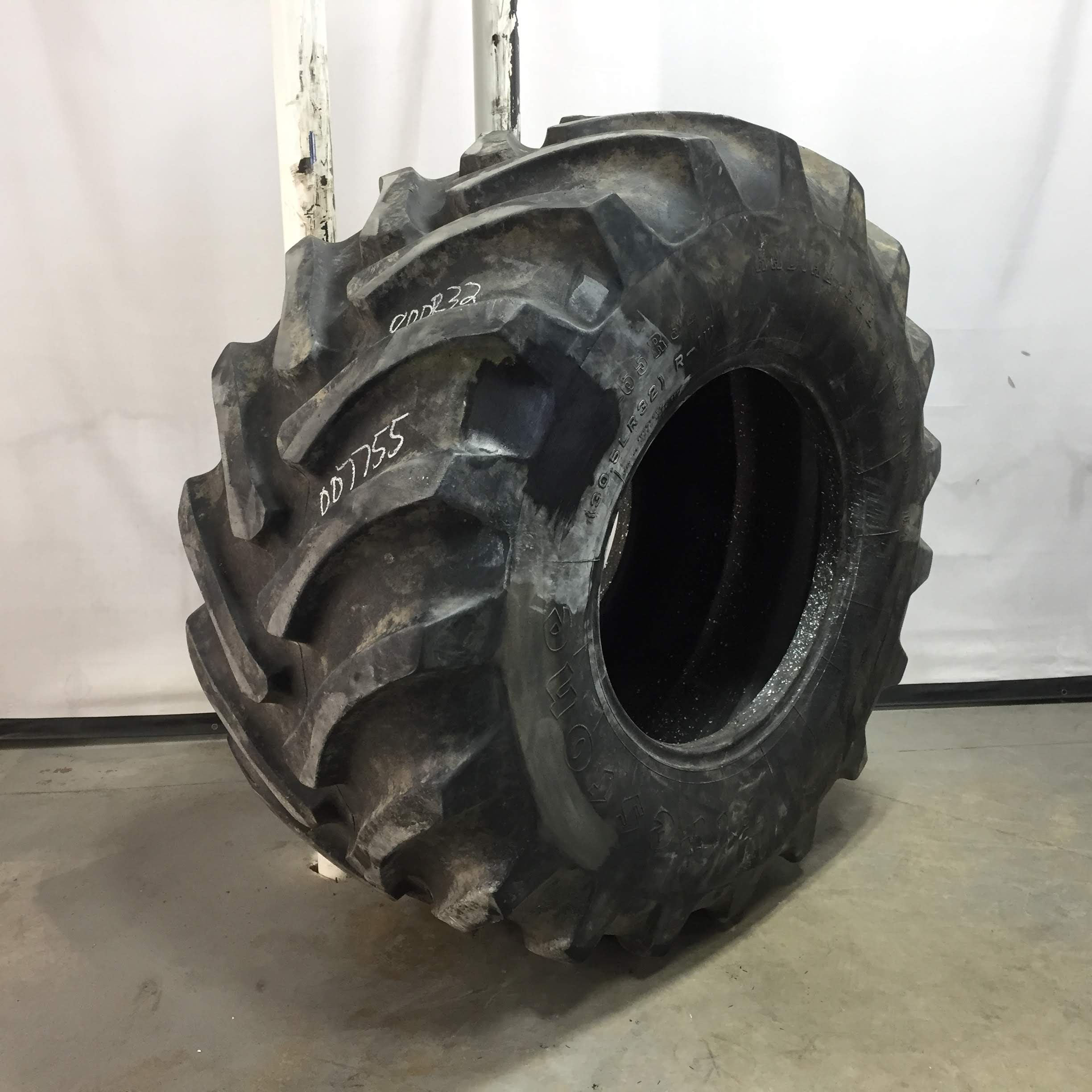 800/65R32 Firestone Radial All Traction DT R-1W Tire 007755