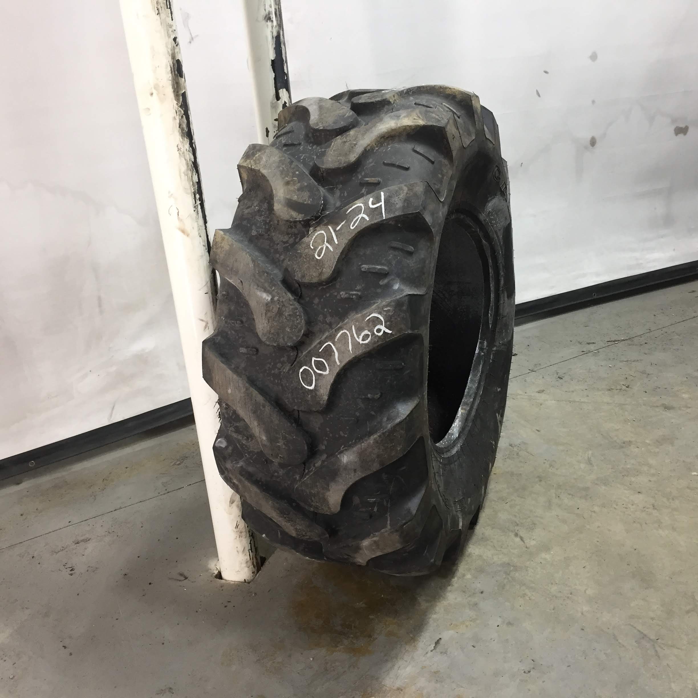 21/L-24 Galaxy Ez Rider R-4 Tire 007762