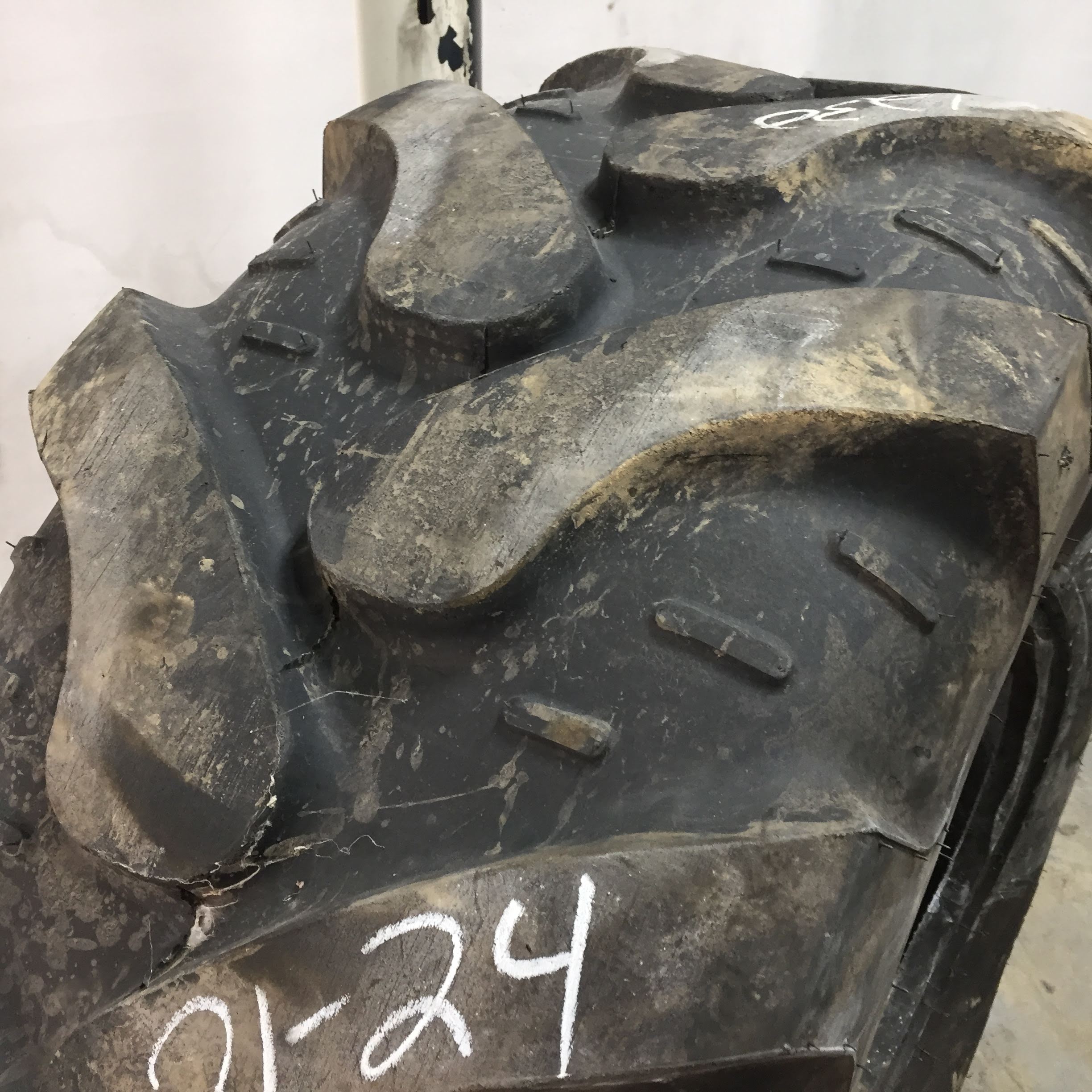 21/L-24 Galaxy Ez Rider R-4 Tire 007762