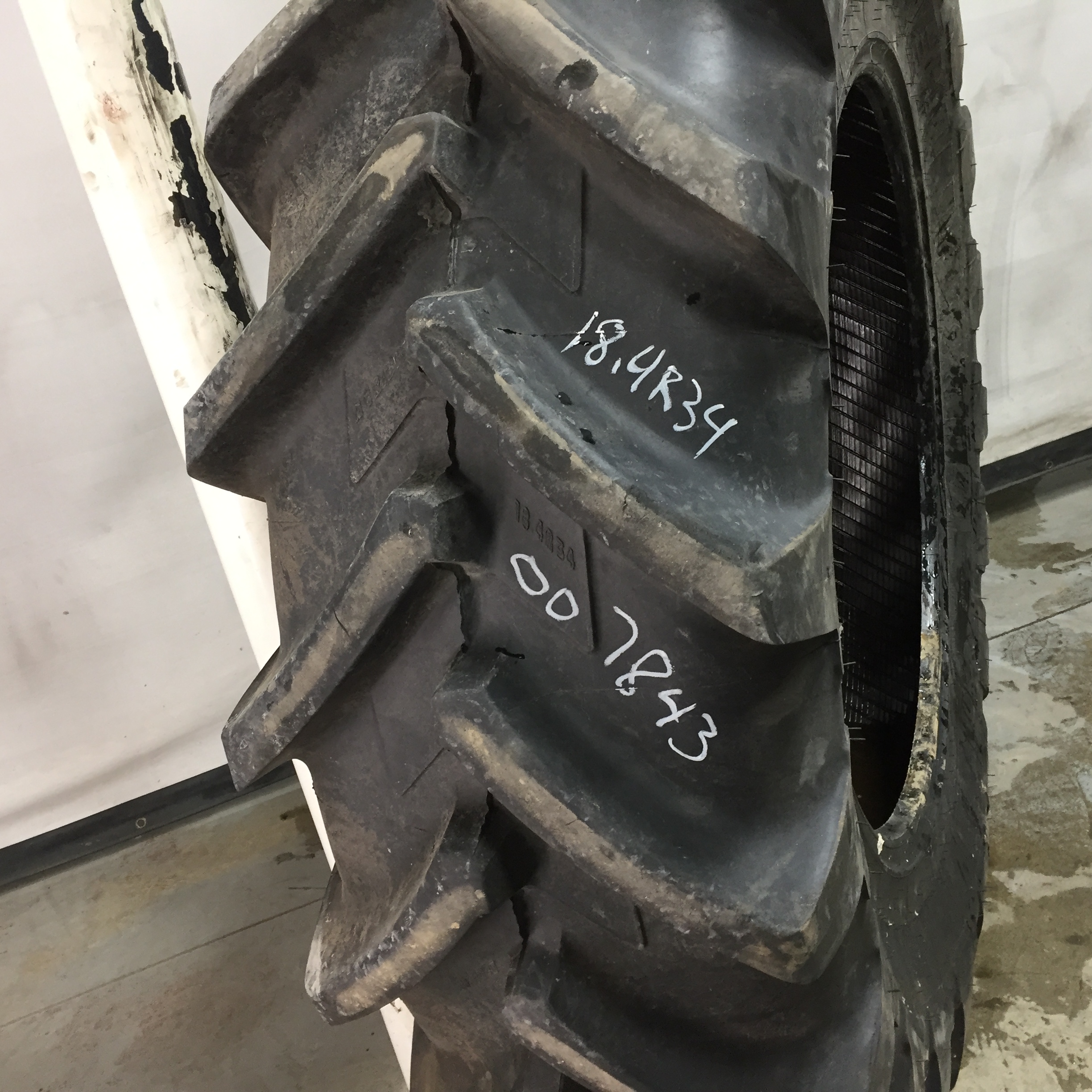 18.4/R34 Michelin AgriBib R-1W Tire 007843