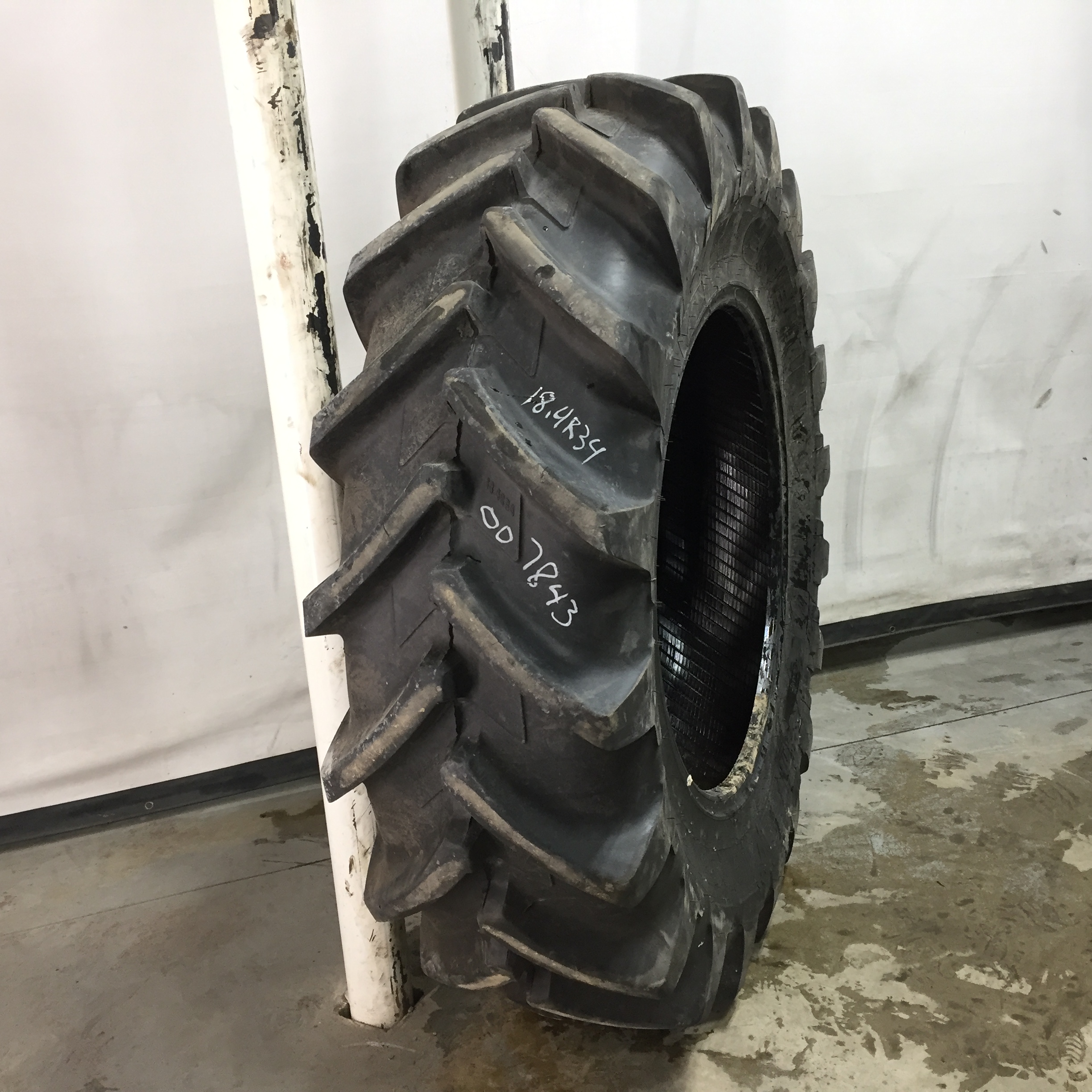 18.4/R34 Michelin AgriBib R-1W Tire 007843