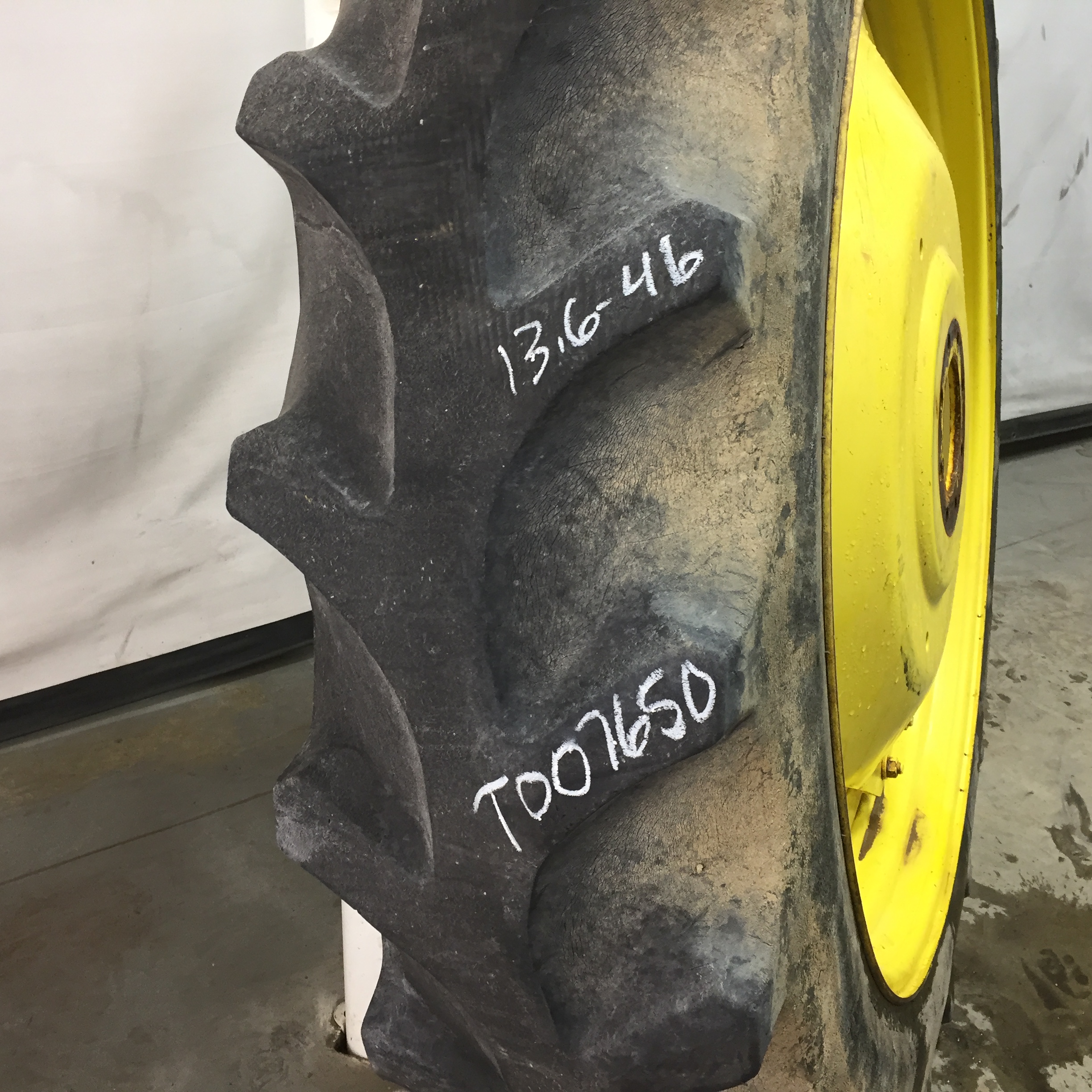 13.6/-46 Firestone Champion Spade Grip R-2 Stub Disc (groups of 2 bolts) Tire-Wheel Assembly T007650