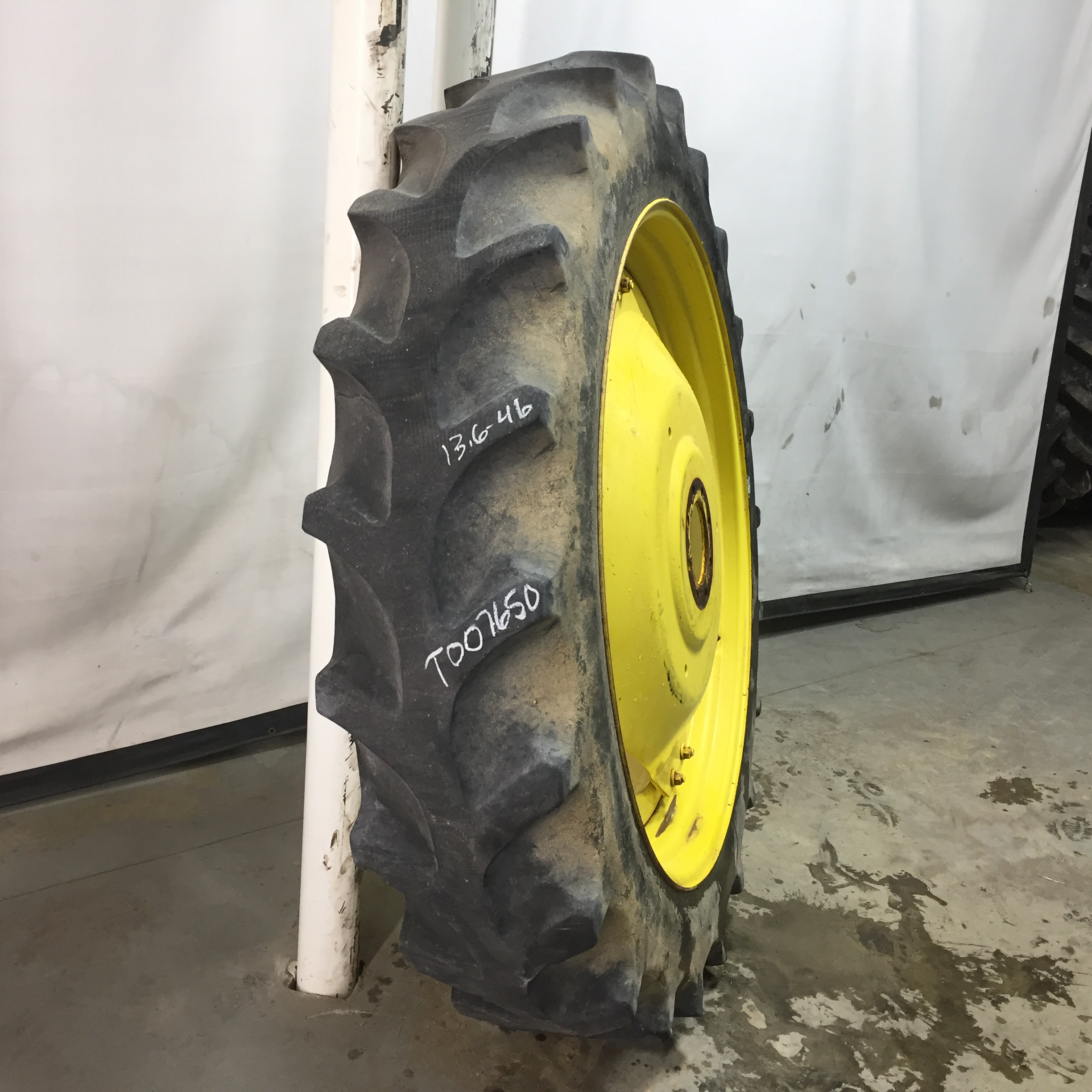 13.6/-46 Firestone Champion Spade Grip R-2 Stub Disc (groups of 2 bolts) Tire-Wheel Assembly T007650