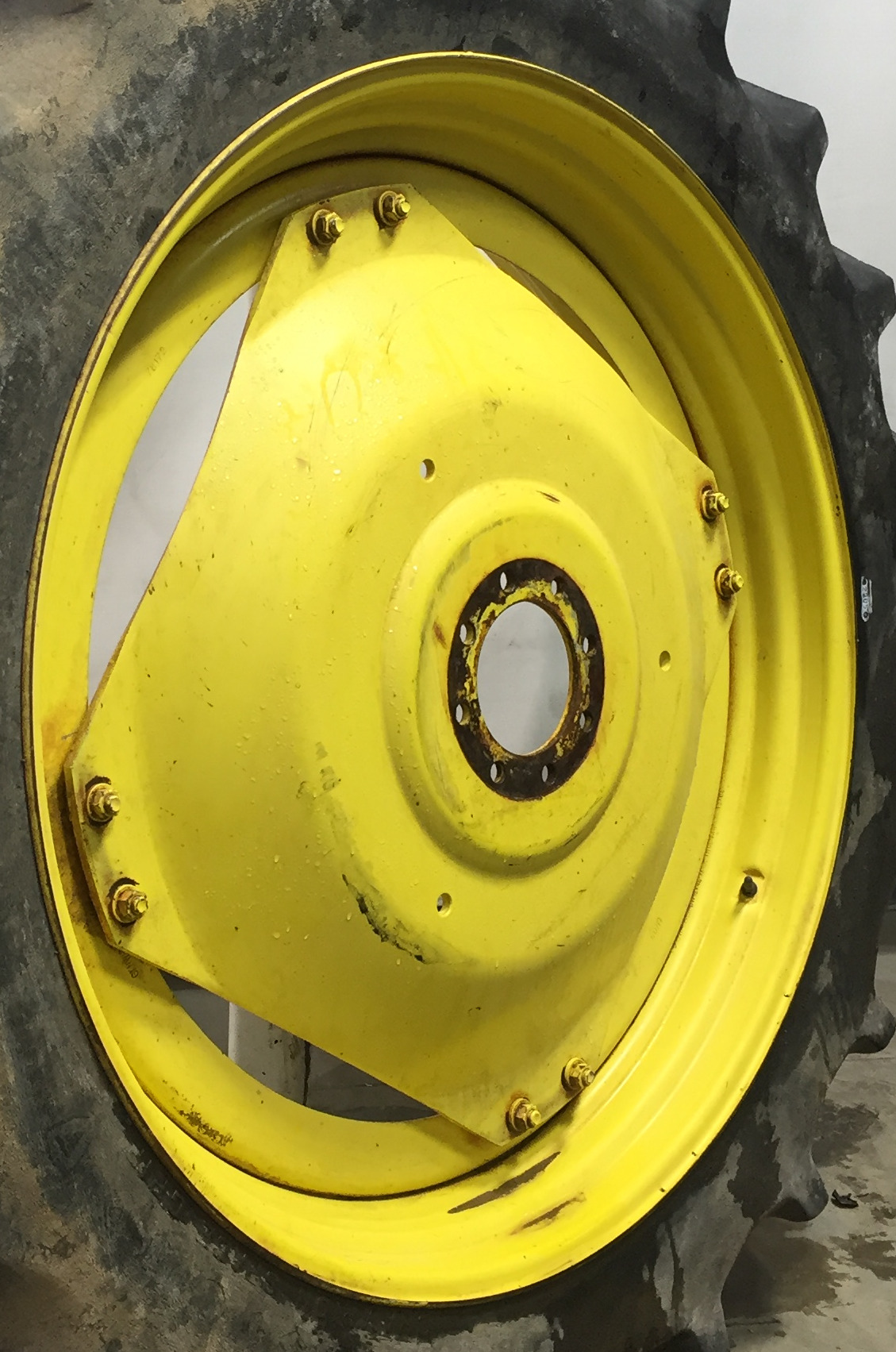 46''-50'' Stub Disc (groups of 2 bolts) Rim Center WT007650CTR