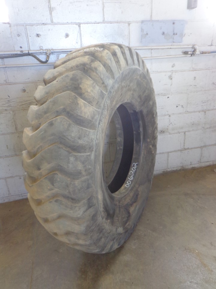 14.00/-25 American Farmer (STA) American Carrier E-3/L-3 Tire 006202-Z