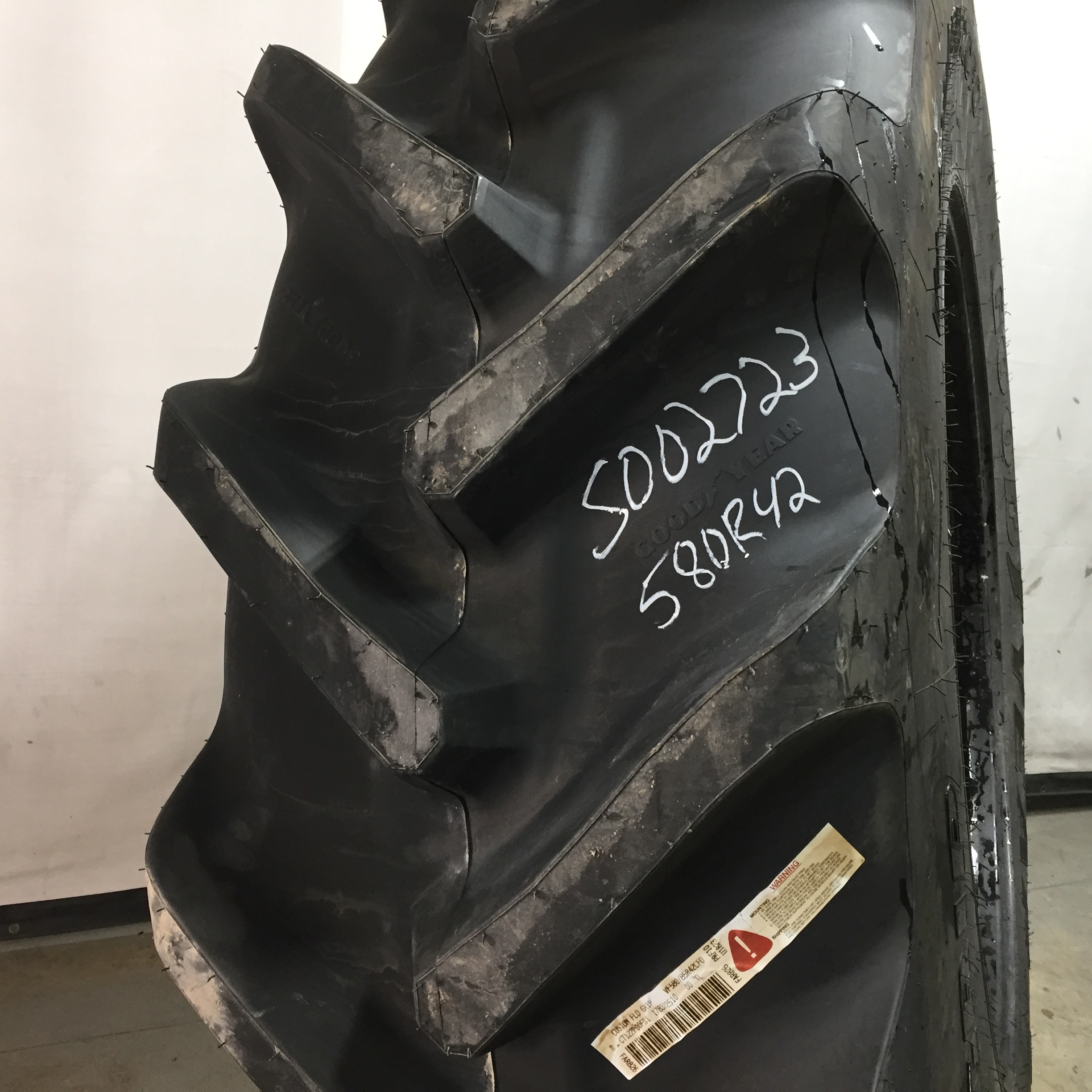 580/85R42 Goodyear Farm Custom Flo Grip Radial CFO R-2 Tire S002723