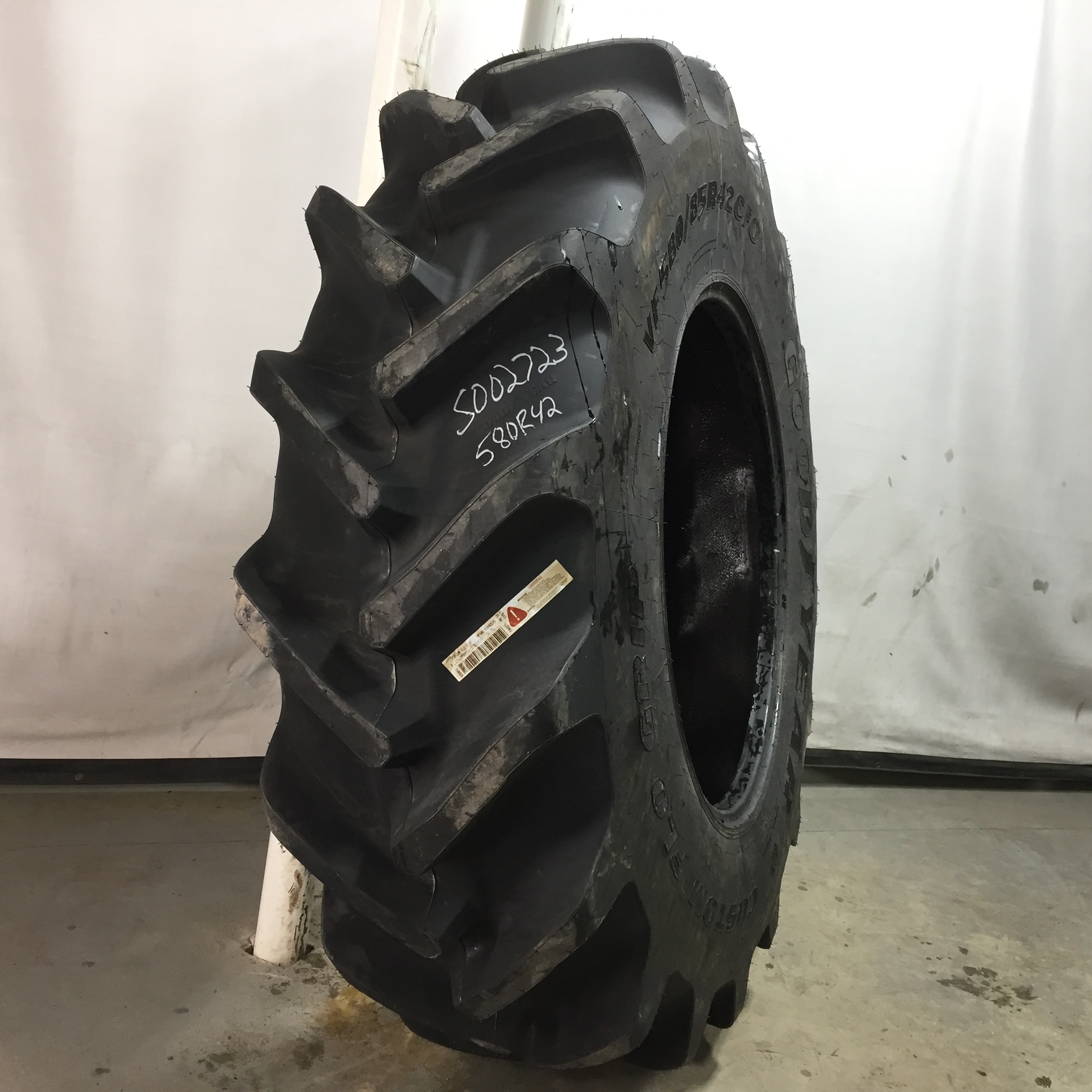 580/85R42 Goodyear Farm Custom Flo Grip Radial CFO R-2 Tire S002723