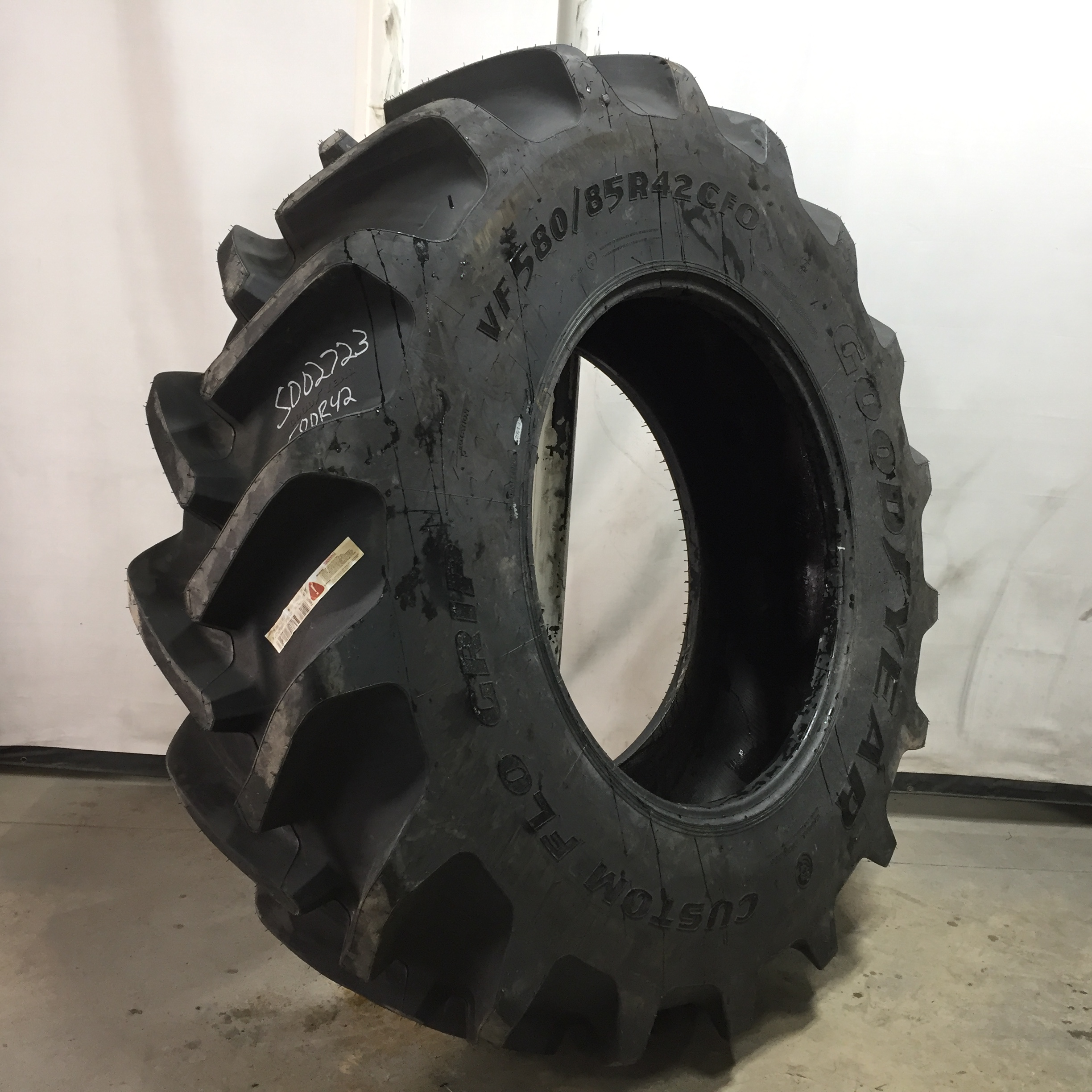 580/85R42 Goodyear Farm Custom Flo Grip Radial CFO R-2 Tire S002723