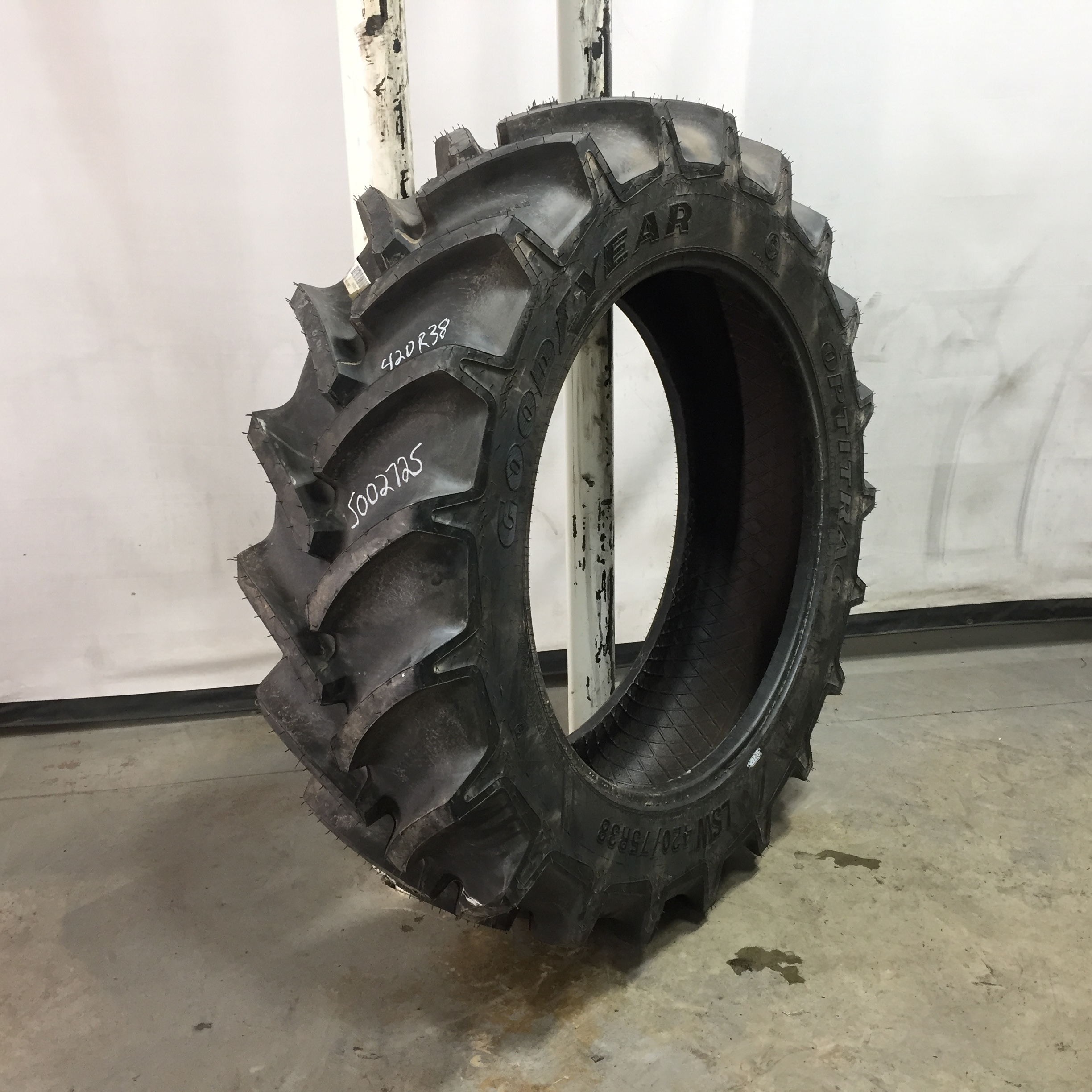 420/75R38 Goodyear Farm Optitrac R-1W Tire S002725