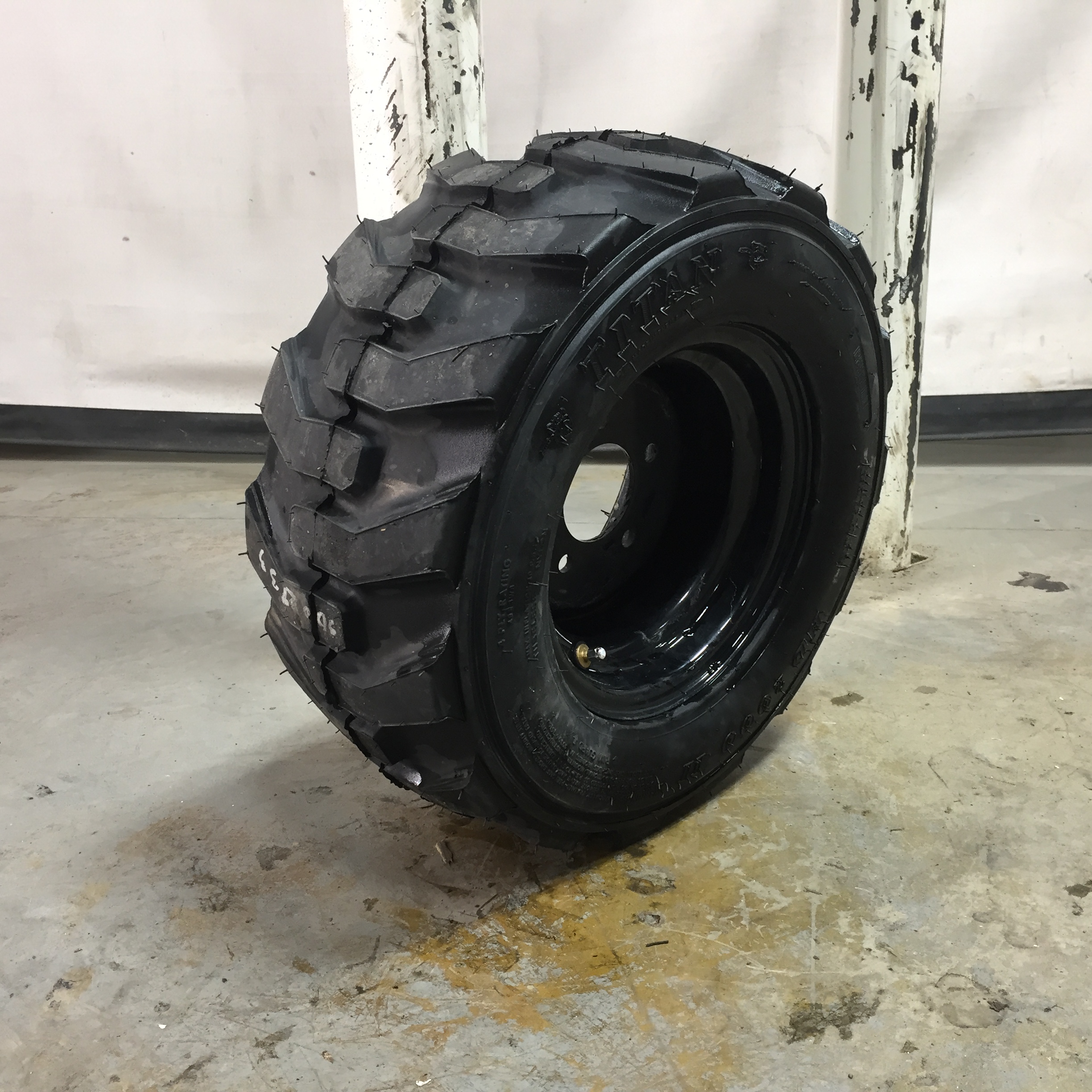 20/8.00-10 Titan Farm HD2000 II SS R-4 Tire RS002733