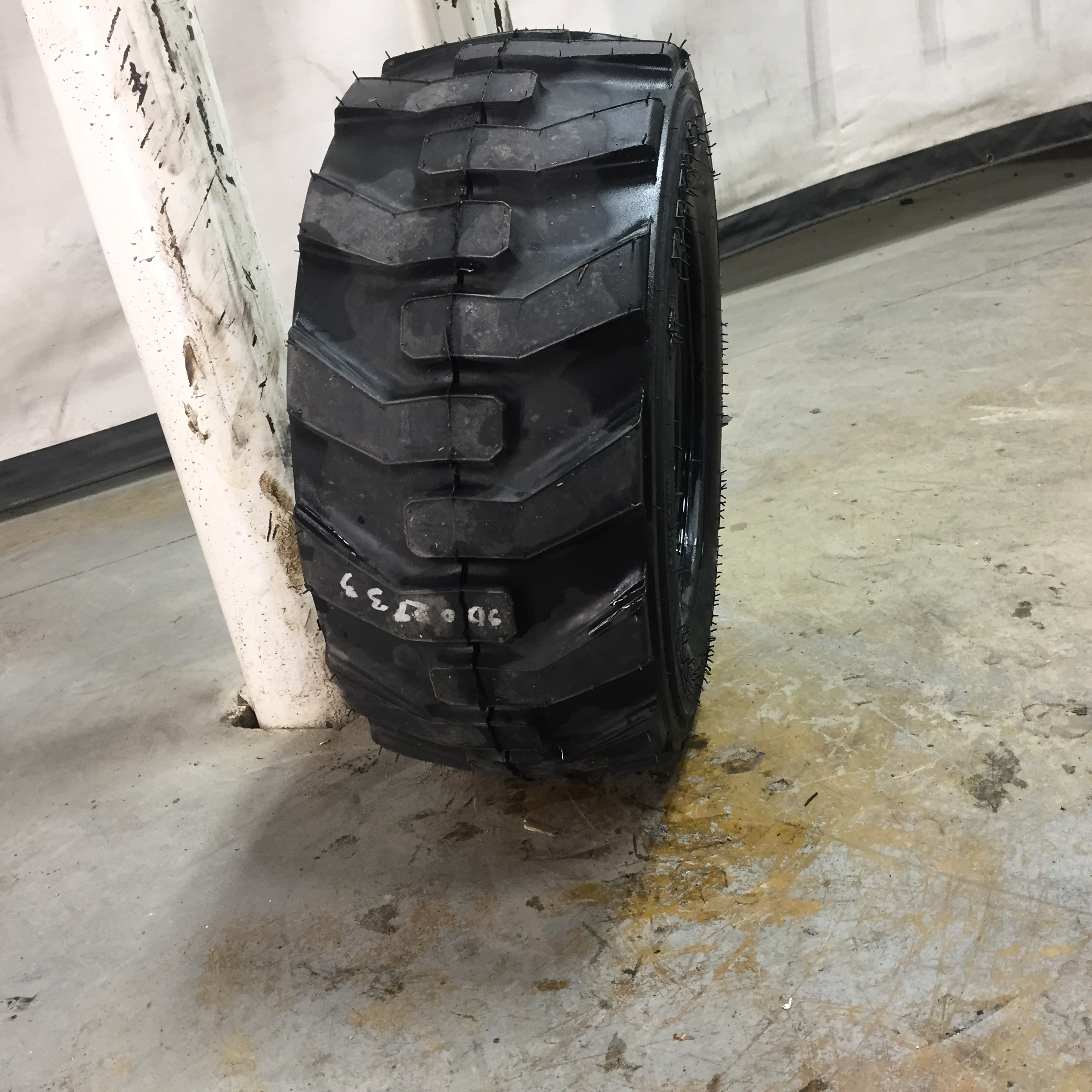 20/8.00-10 Titan Farm HD2000 II SS R-4 Tire RS002733