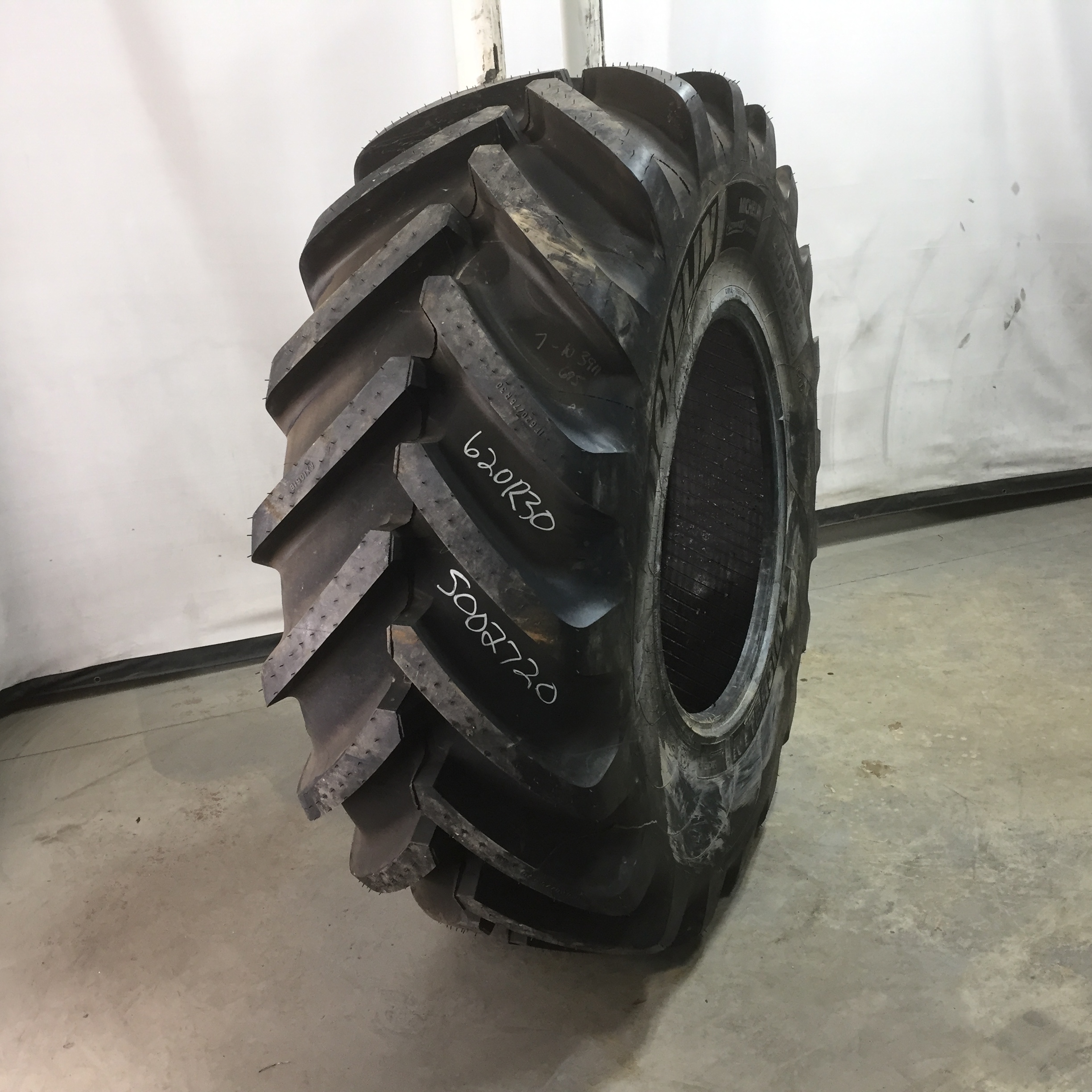 620/75R30 Michelin Axiobib R-1W Tire S002720