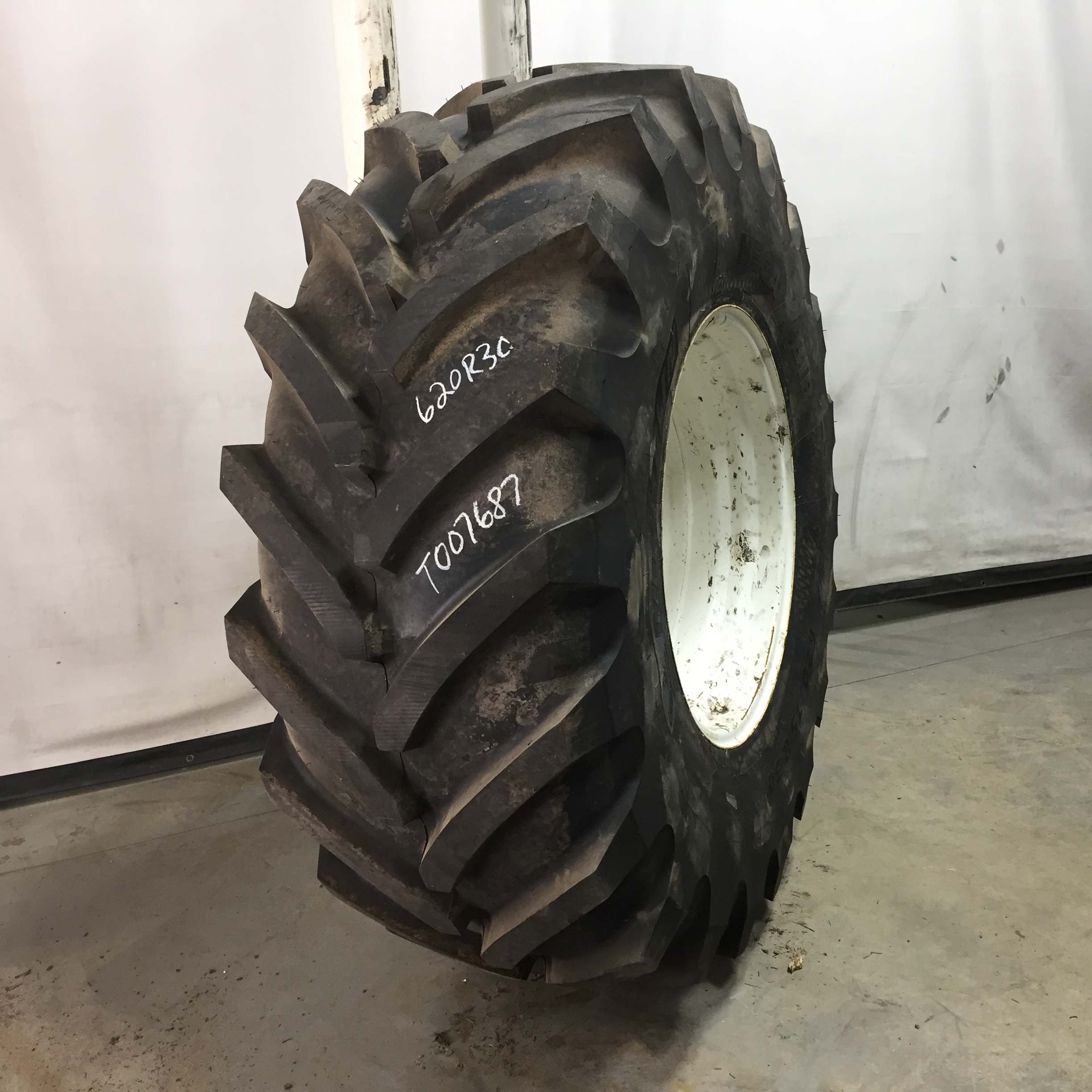 620/75R30 Michelin MegaXBib R-1W Tire RT007687