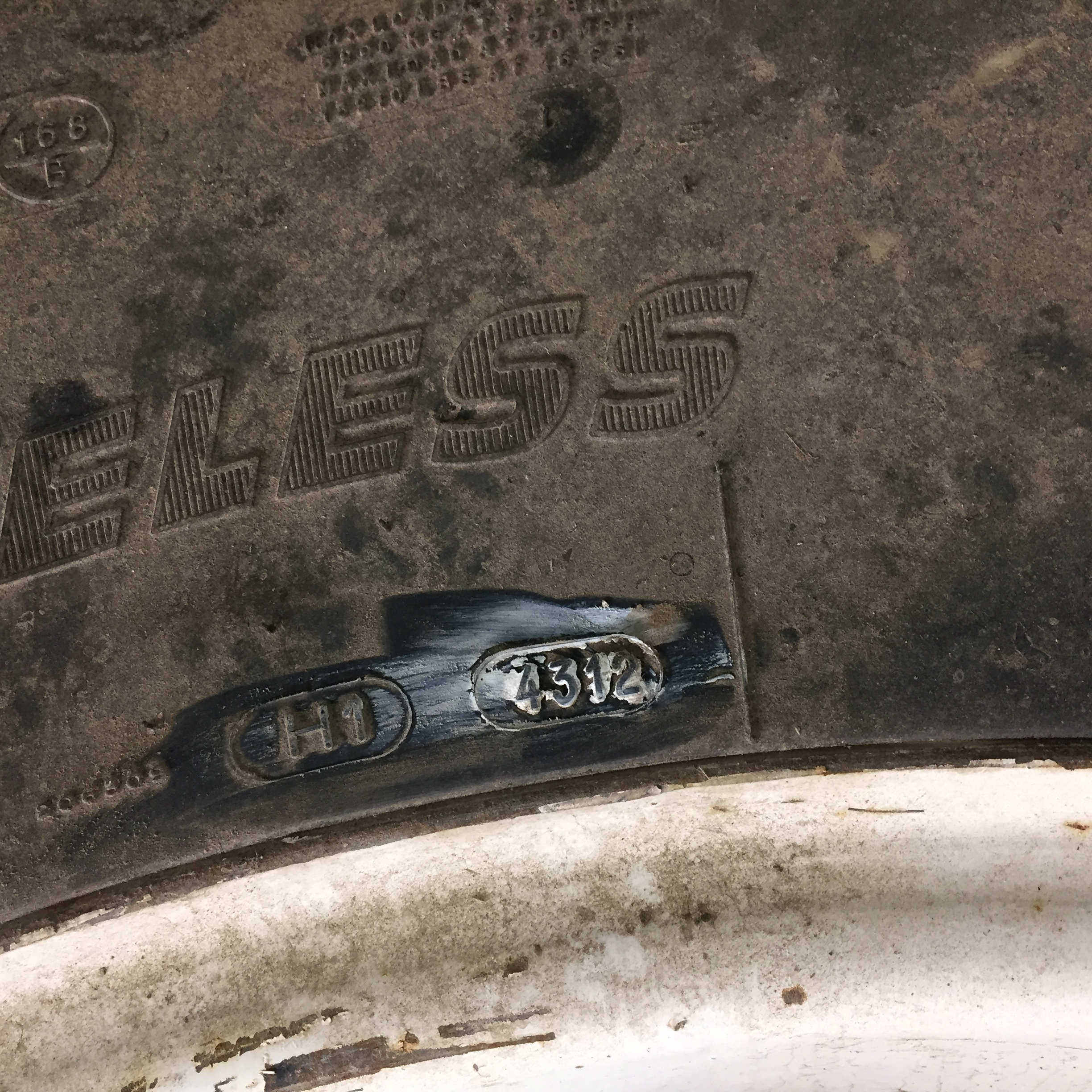 620/75R30 Michelin MegaXBib R-1W Tire RT007687