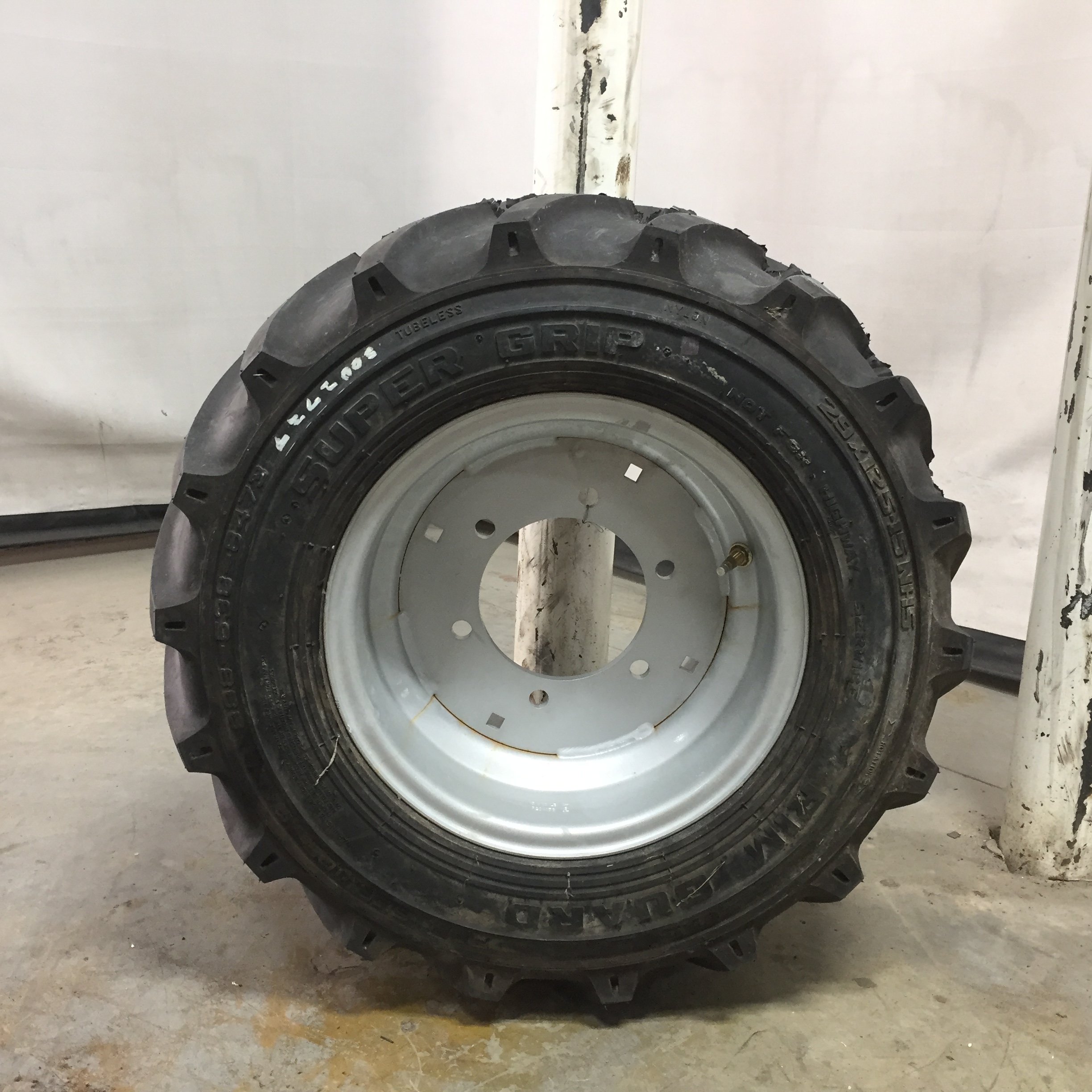 29/12.50-15 Super Grip Rim Guard I-3 Tire-Wheel Assembly S002737