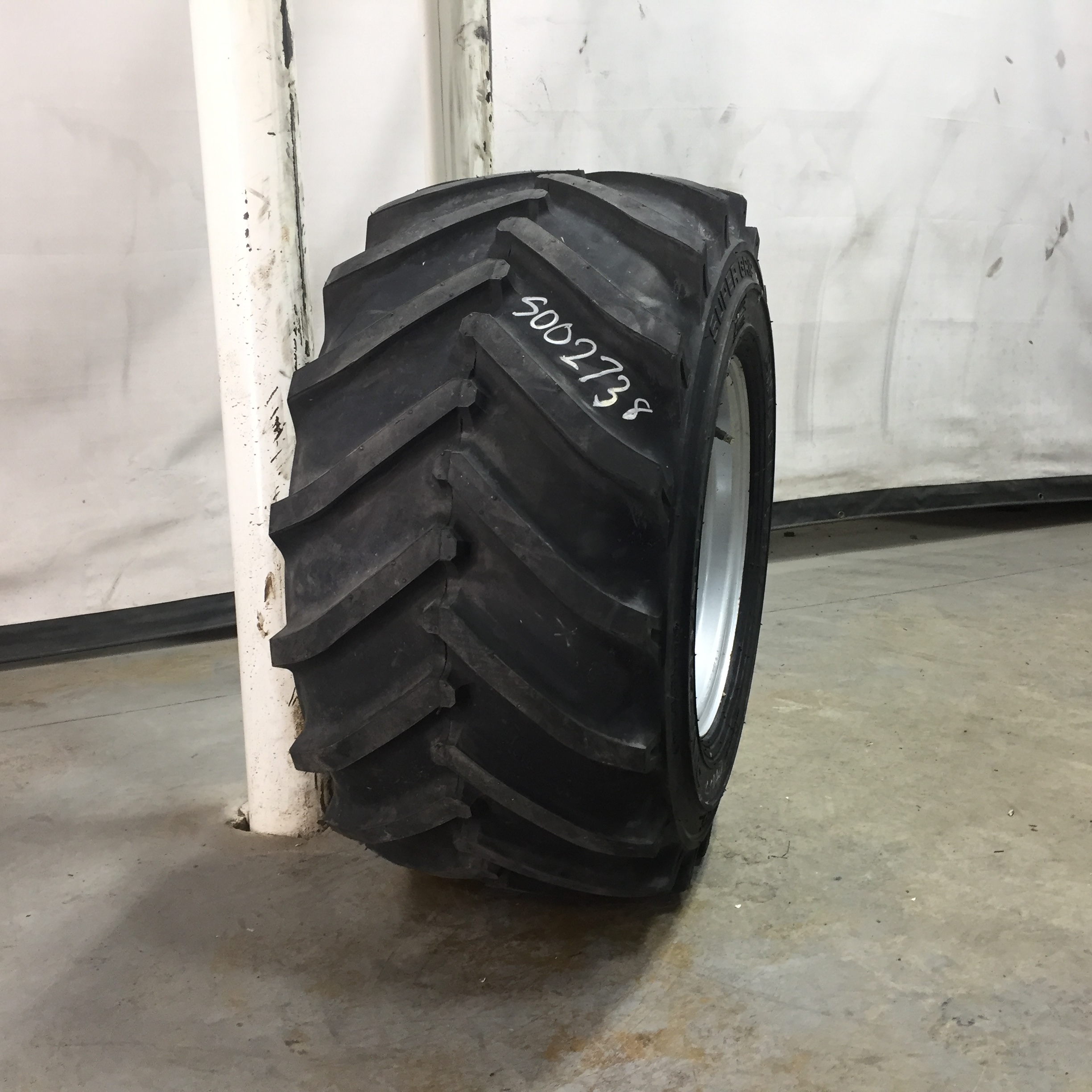 31/15.50-15 Super Grip Rim Guard I-3 Tire RS002738