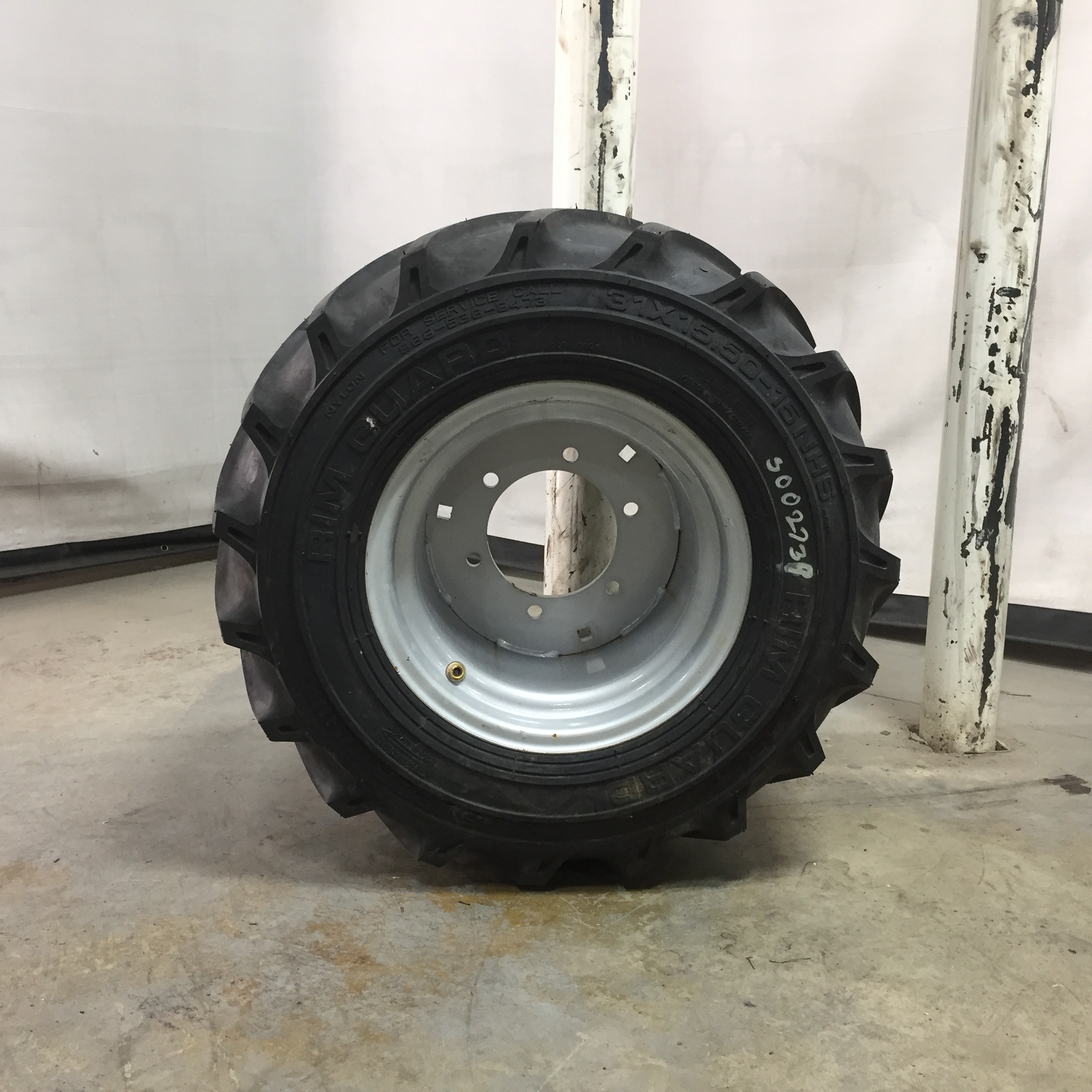 31/15.50-15 Super Grip Rim Guard I-3 Tire-Wheel Assembly S002739