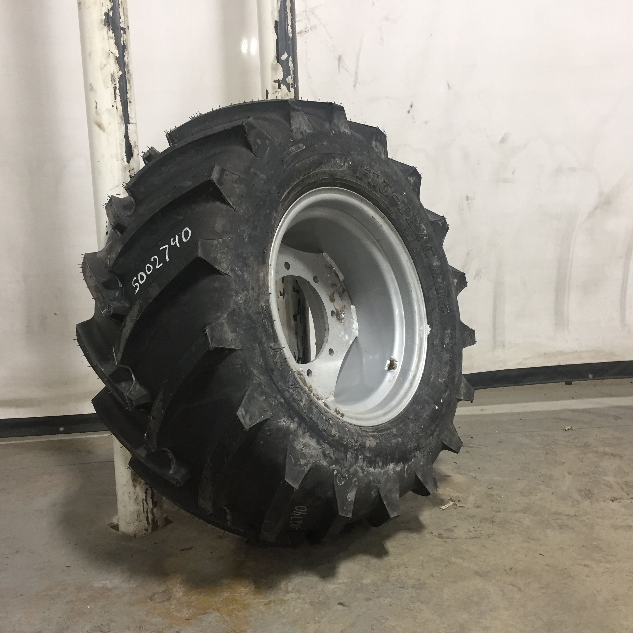 38/18.00-20 Titan Farm Flo-Trac Lug HF-2 Tire RS002740