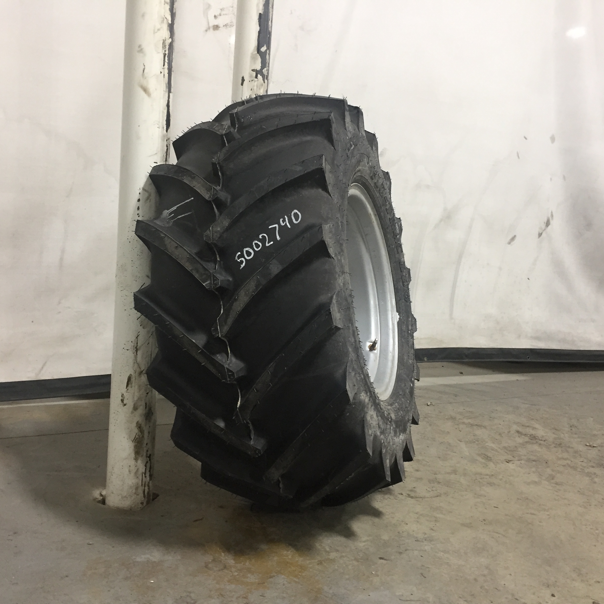 38/18.00-20 Titan Farm Flo-Trac Lug HF-2 Tire RS002740