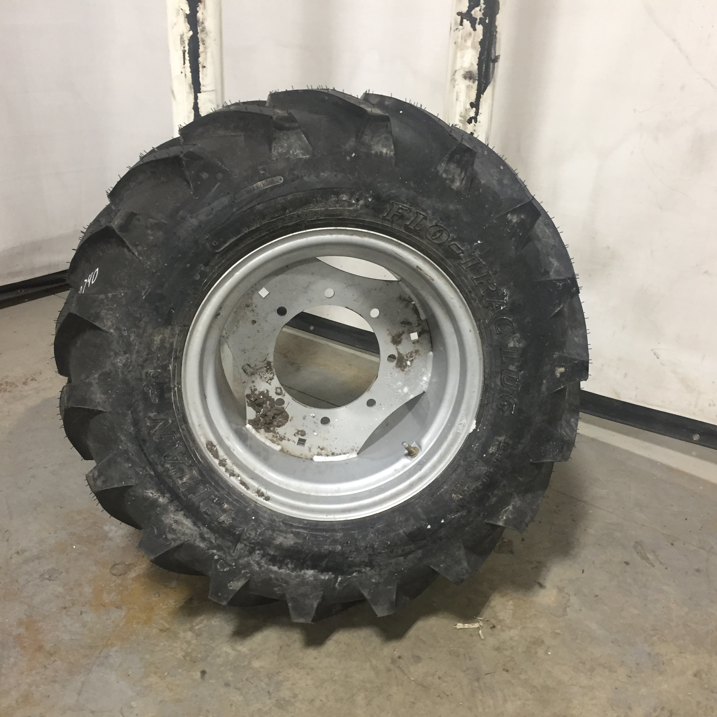 38/18.00-20 Titan Farm Flo-Trac Lug HF-2 Tire-Wheel Assembly S002740