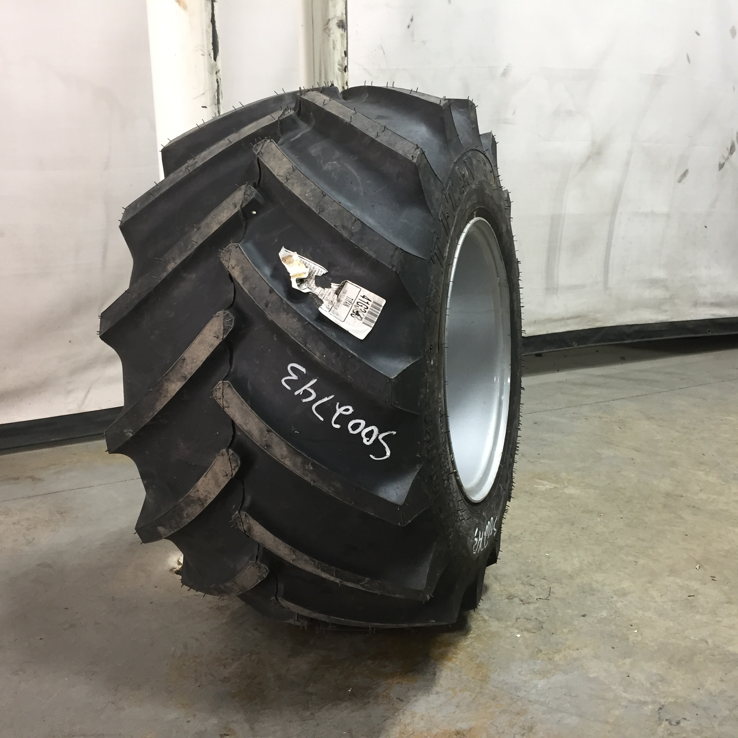 35/19.00-16.1 Titan Farm Flo-Trac Lug HF-2 Tire RS002743