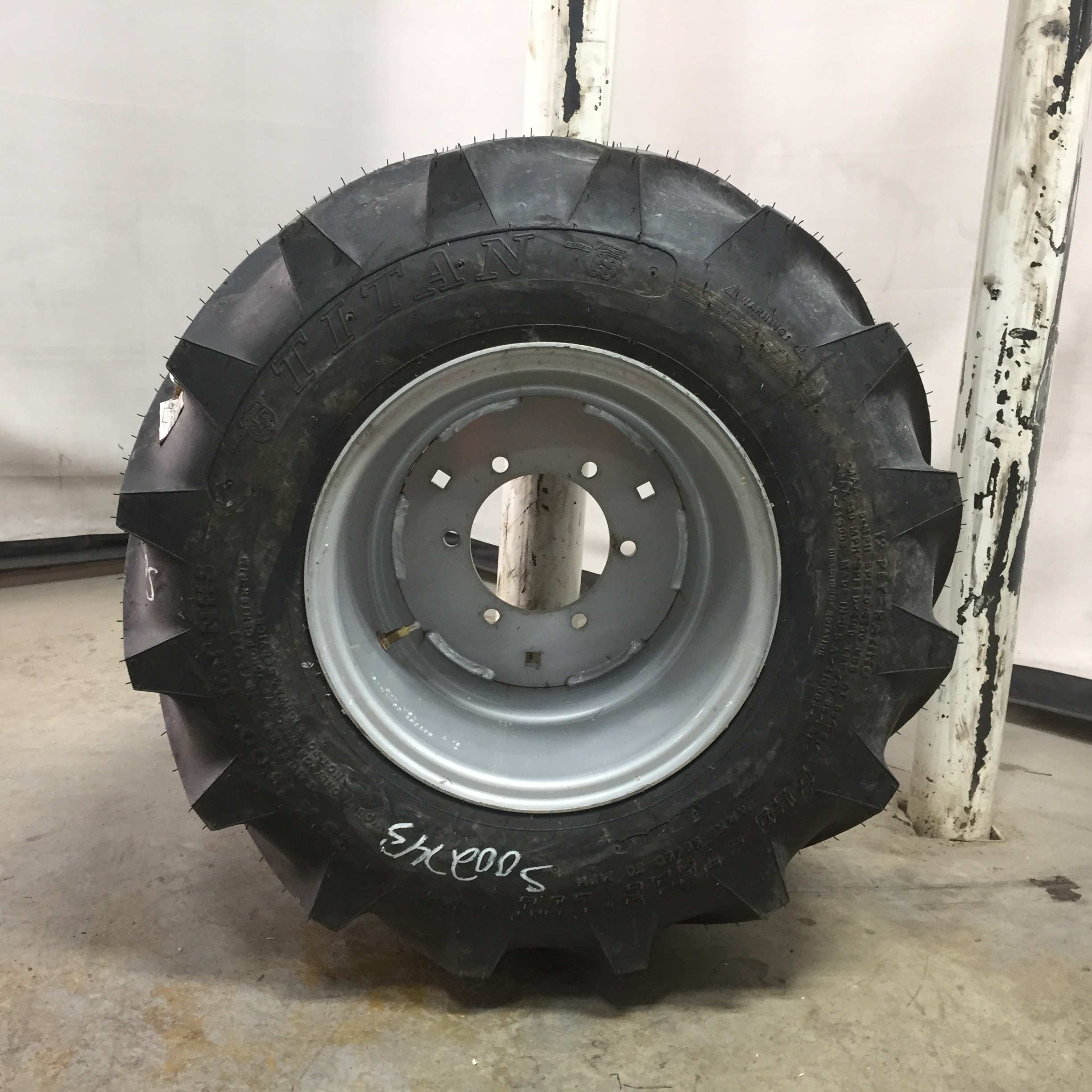 35/19.00-16.1 Titan Farm Flo-Trac Lug HF-2 Tire-Wheel Assembly S002743